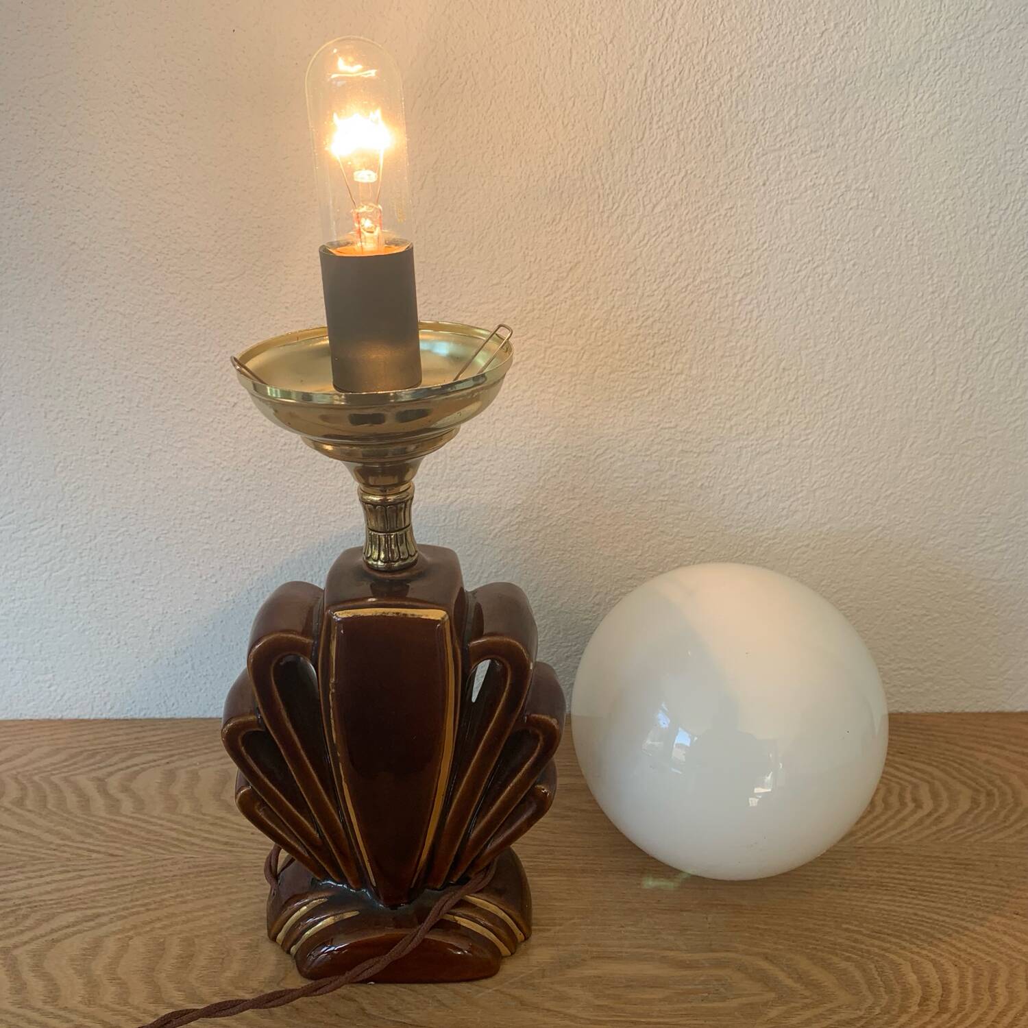 ▪️Art Deco Ceramic and Globe Lamp Stylized Shell Brown and Gold