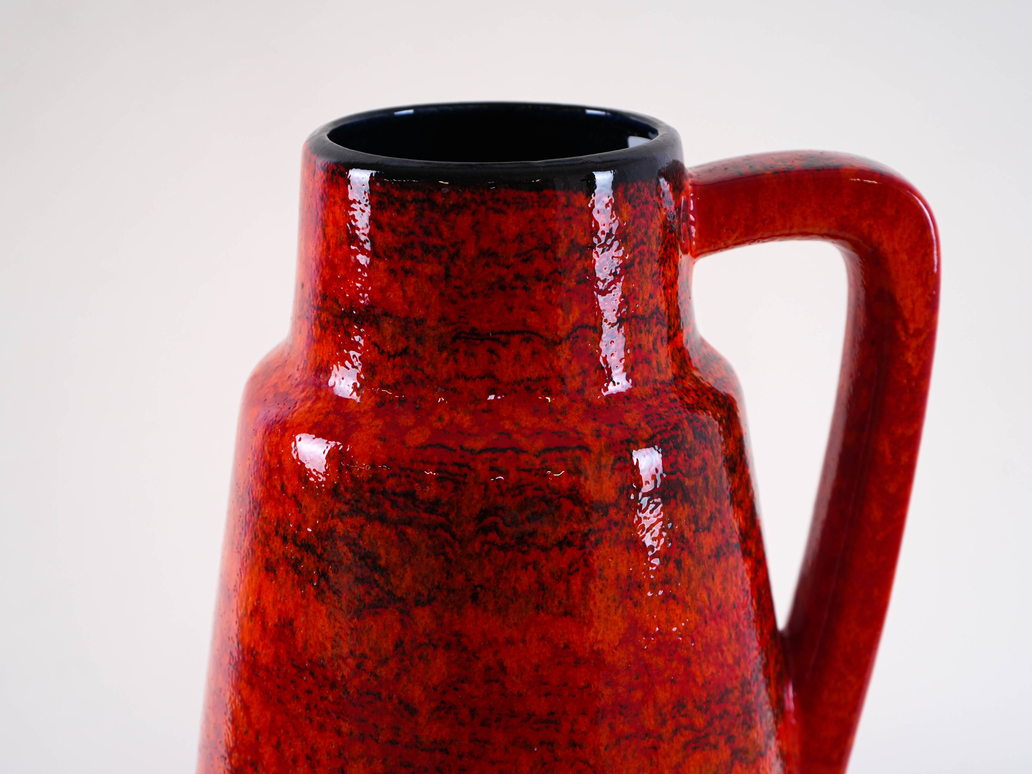 Vase en céramique rouge, design allemand, années 1960, fabriqué en Allemagne de l'Ouest.