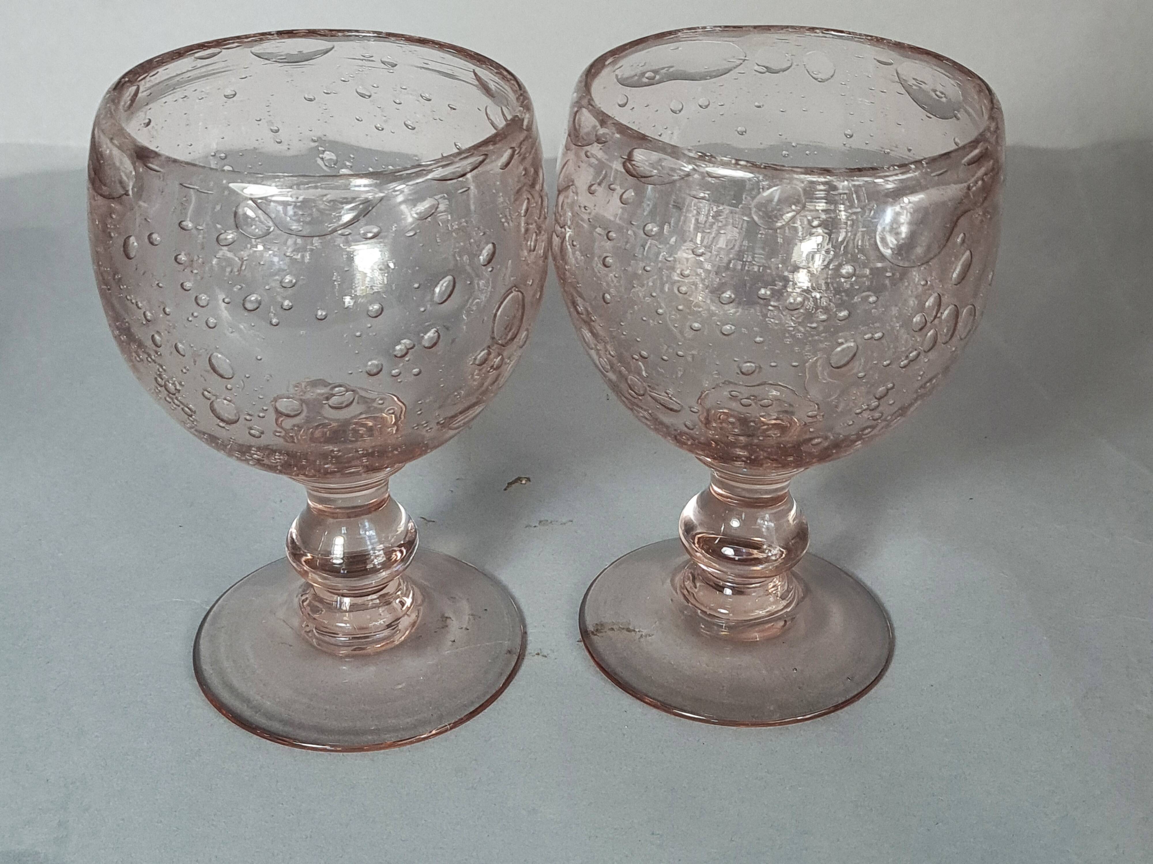 Biot: 8 blown bubble glasses, Ciboire model in amethyst colour D205.