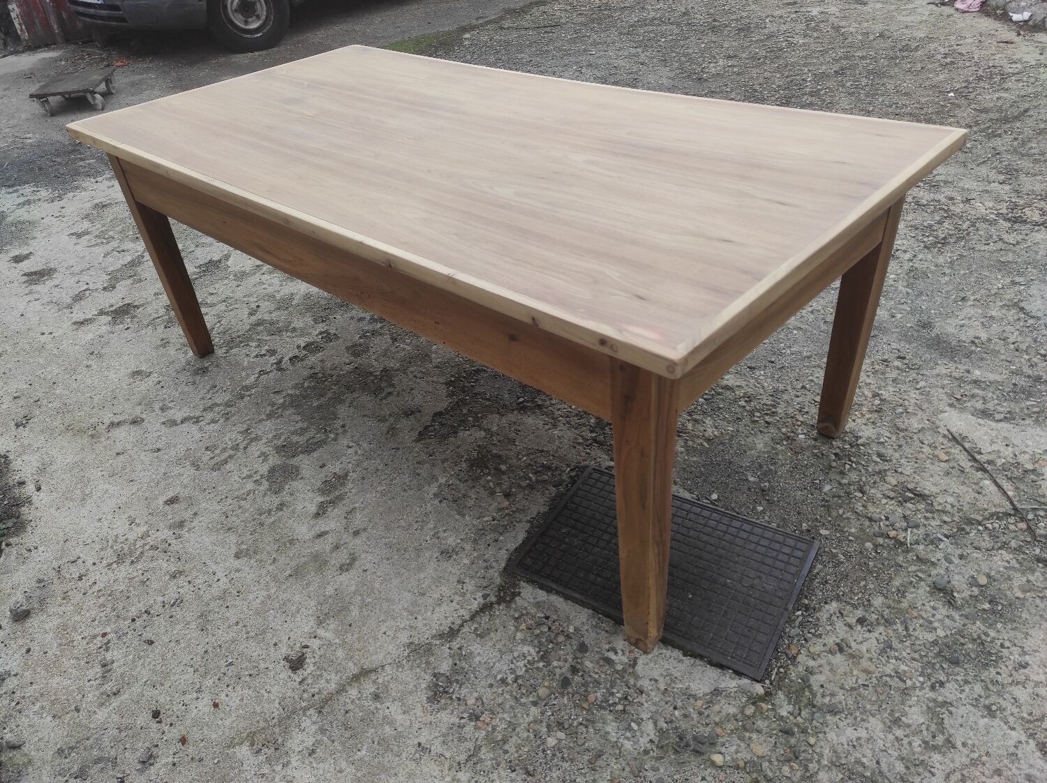 Old farmhouse table of 2x1 m and 8 places in beech and oak
