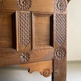 Carved oak chest sideboard, 18th century