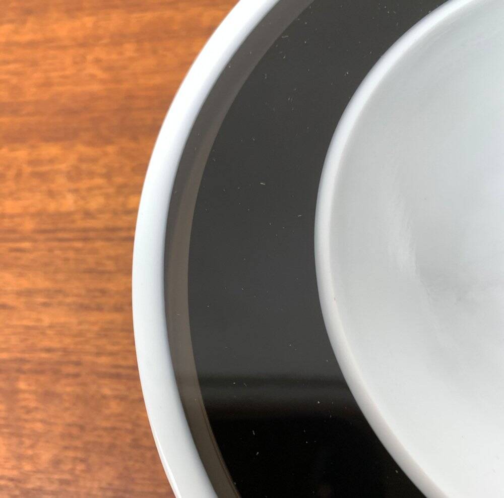 Postmodern glass bowl from mid-century Italy by Alessandro Pianon for Vistosi, 1960s.