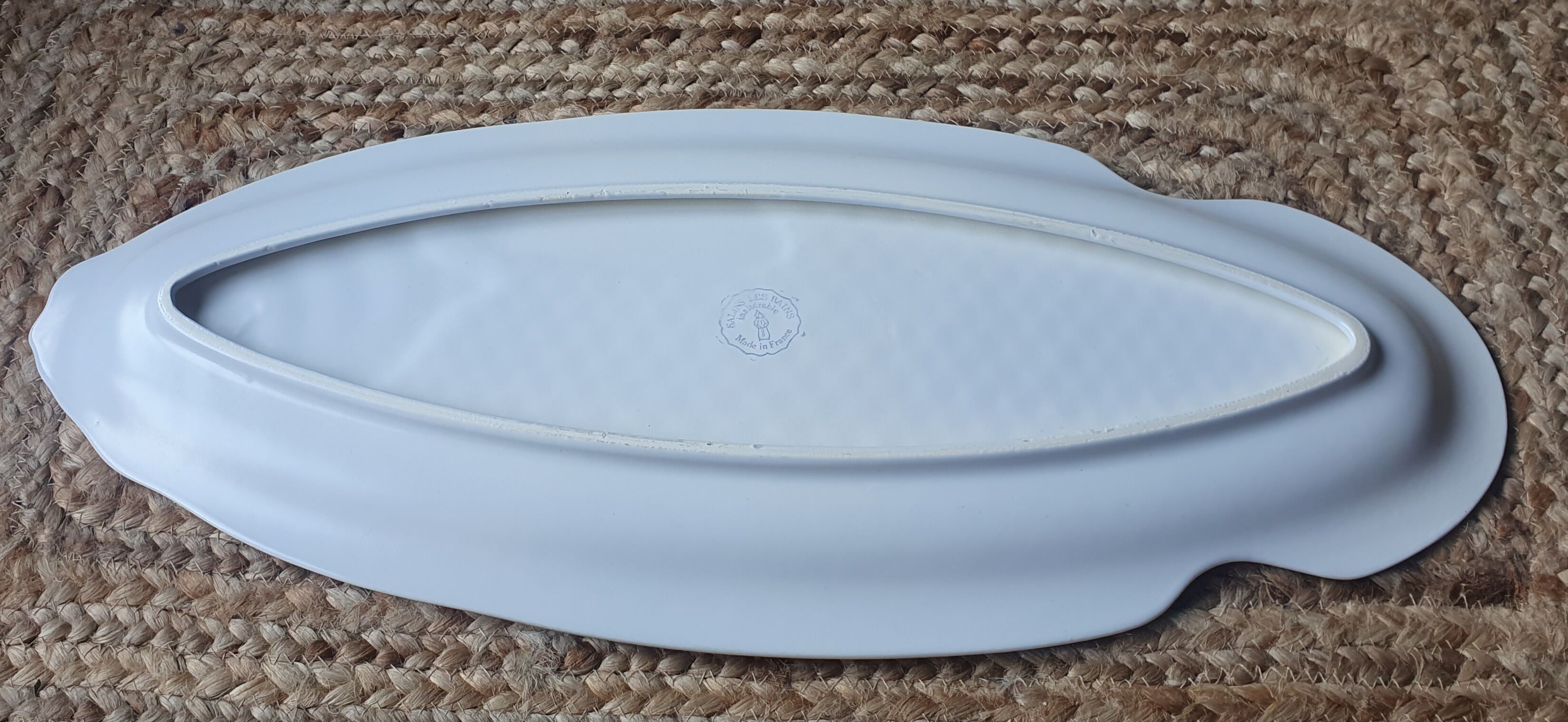 Set of 12 dinner plates and dish