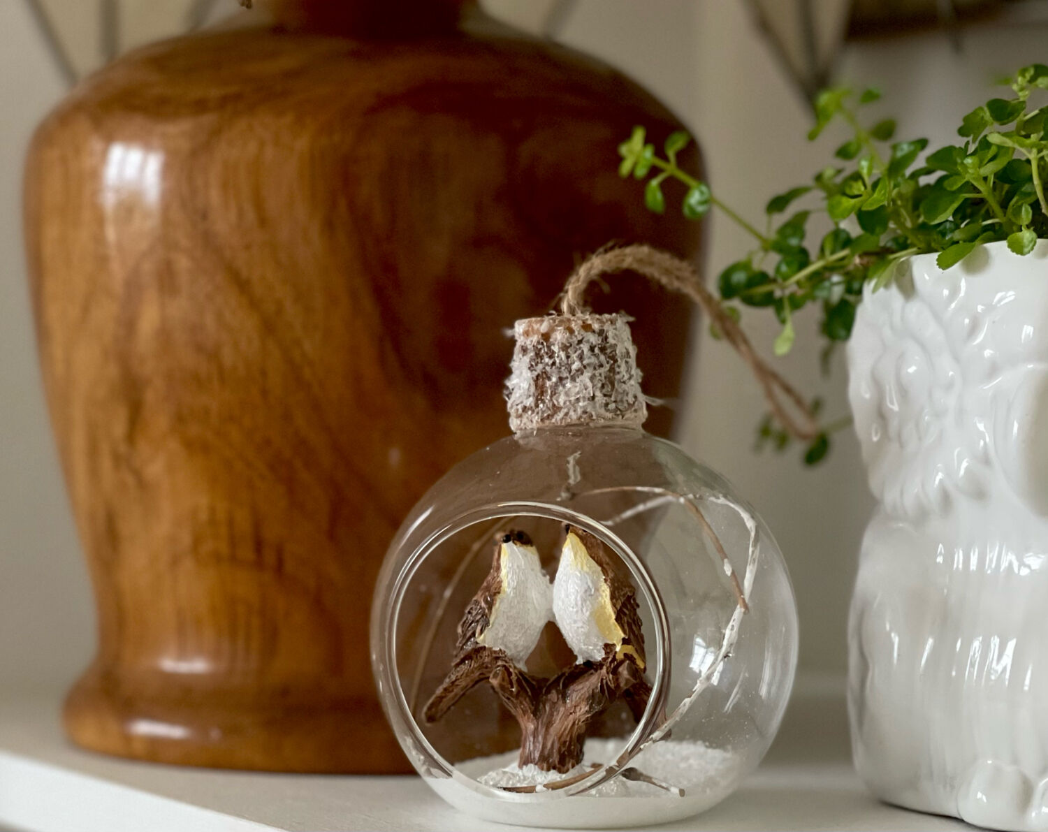Mother-of-pearl and olive wood lamp
