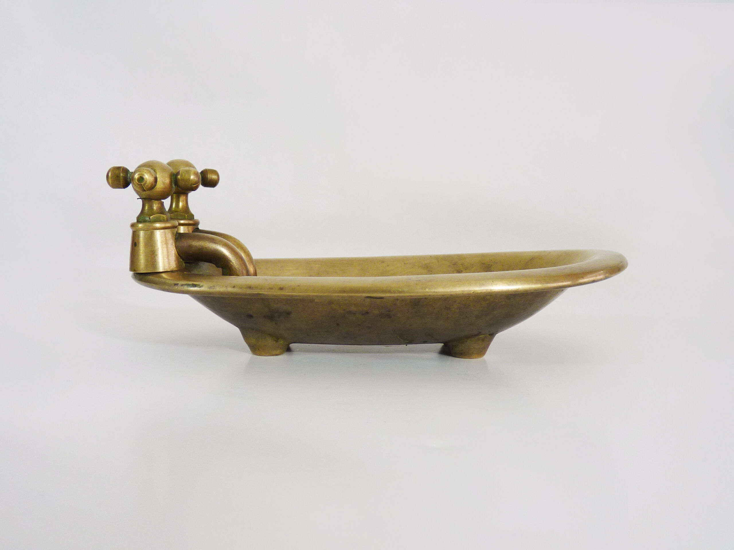 Soap holder or empty pocket vintage brass bathtub shaped. Year 60