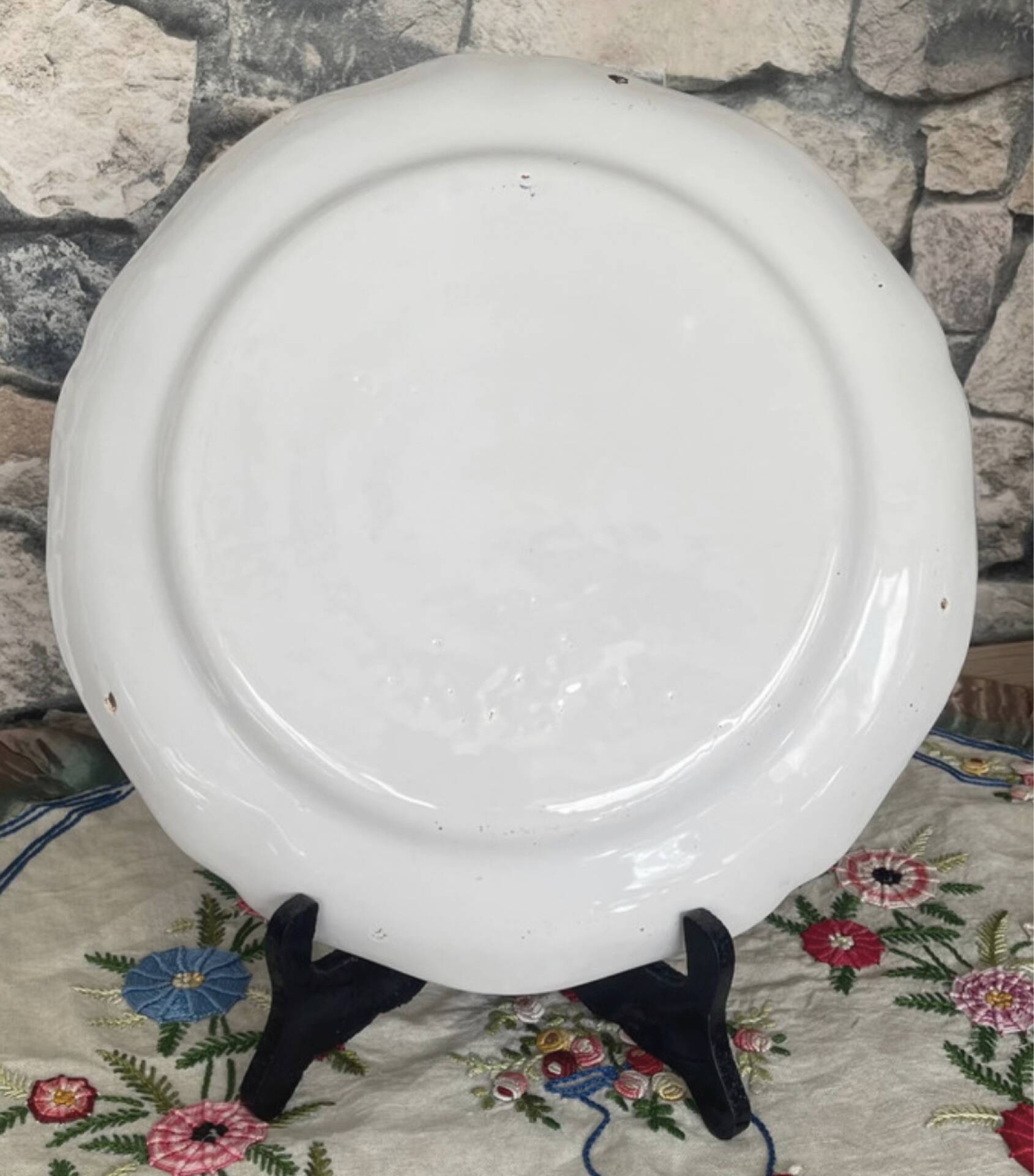 Antique shallow dish in Italian majolica – Mythological decoration