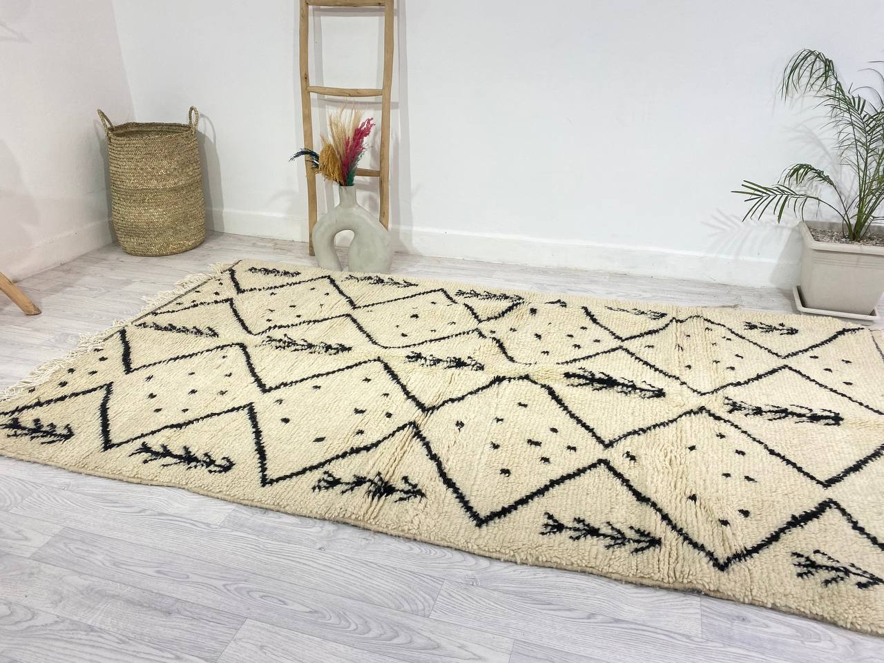 Handmade moroccan berber carpet 254 x 150 cm