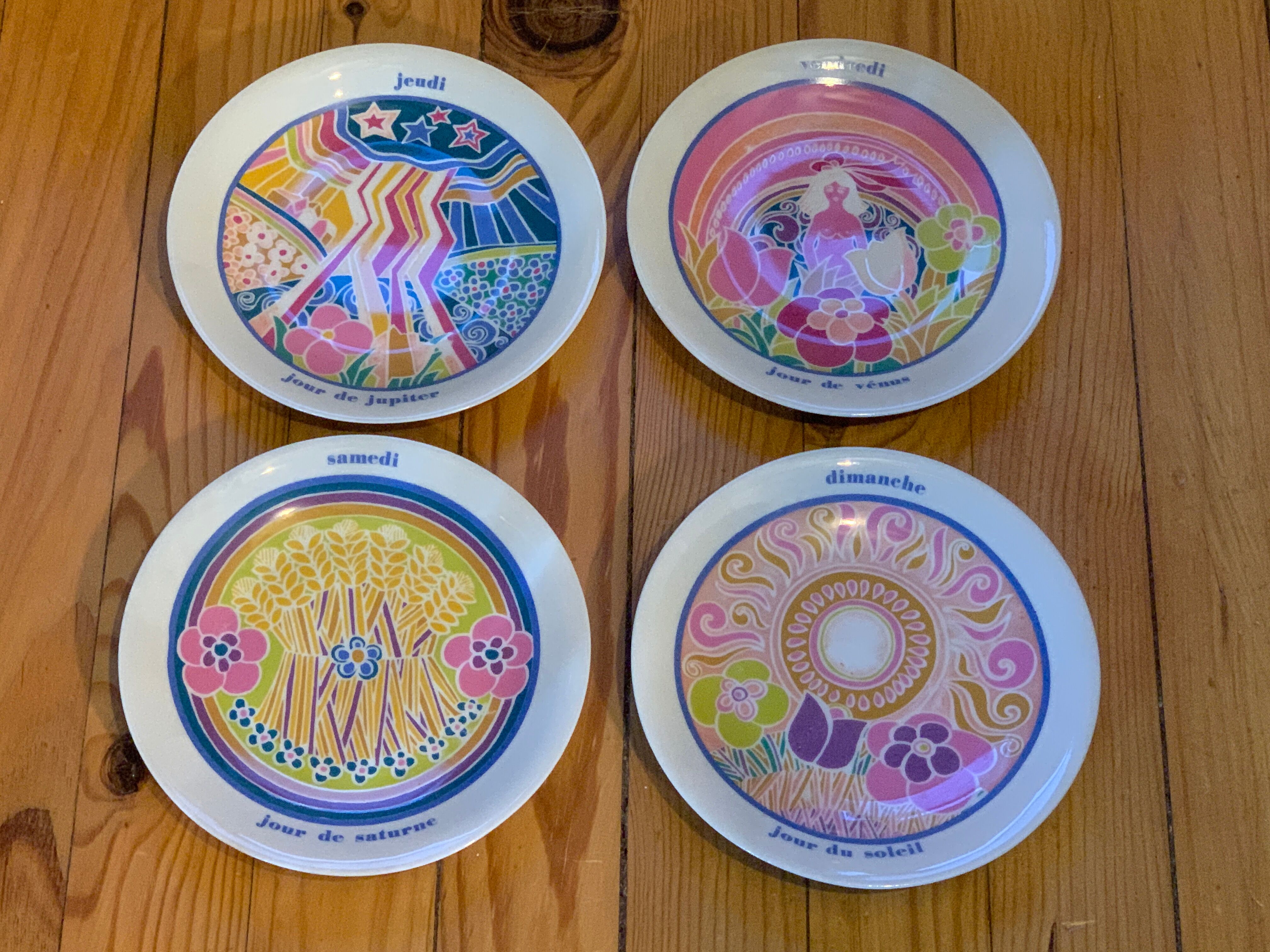 Flat colored porcelain plate, day of the week