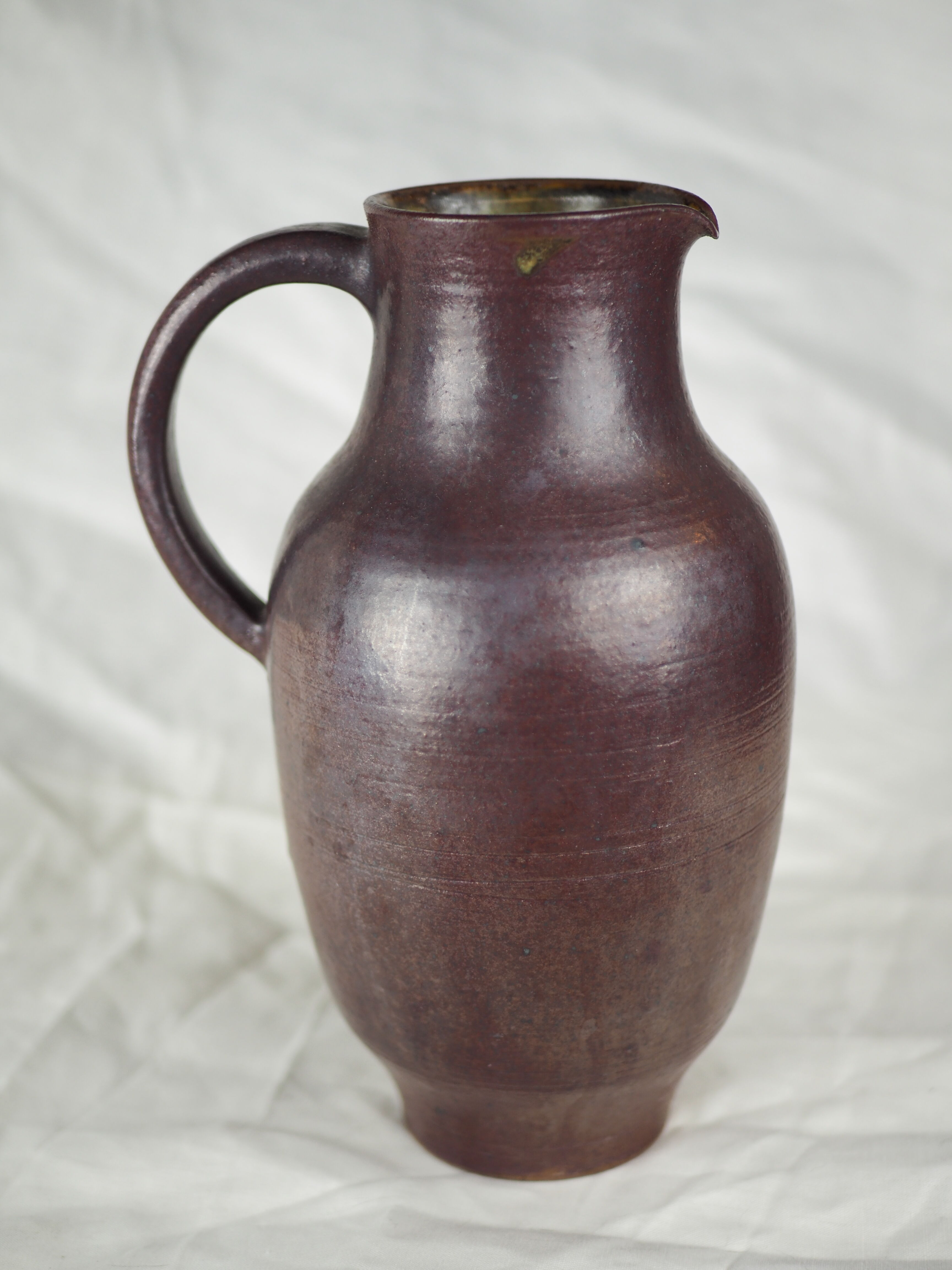 Sandstone pitcher with brown glaze - red by Geneviève BAPTENDIER Laurence MOLINARD
