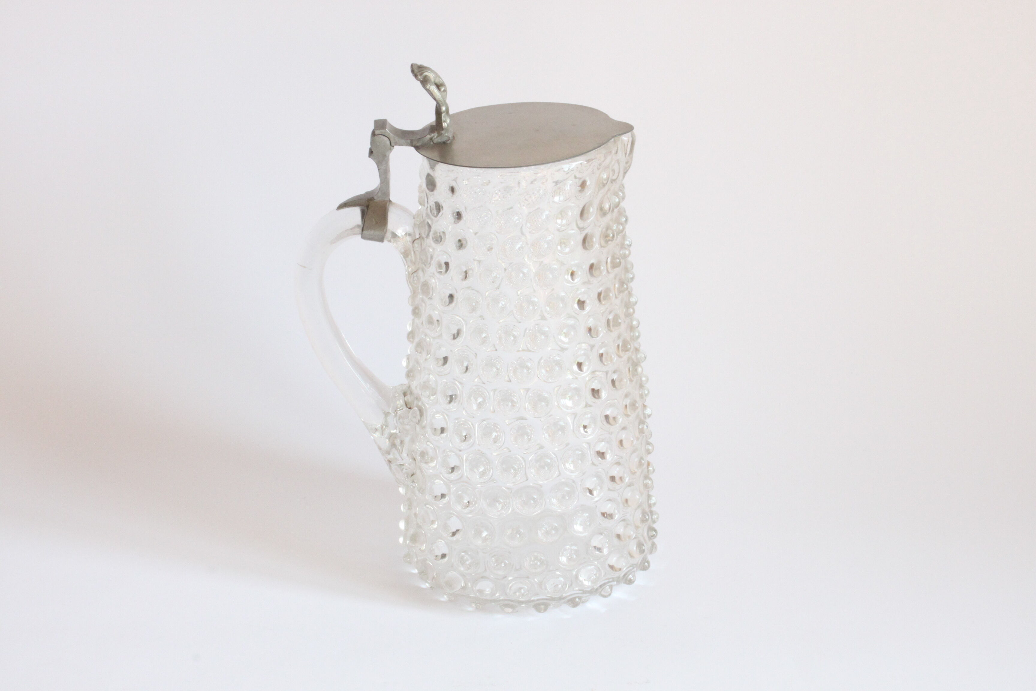 Verre de Liège, pichet en verre hobnail, Belgique du 19ème siècle.