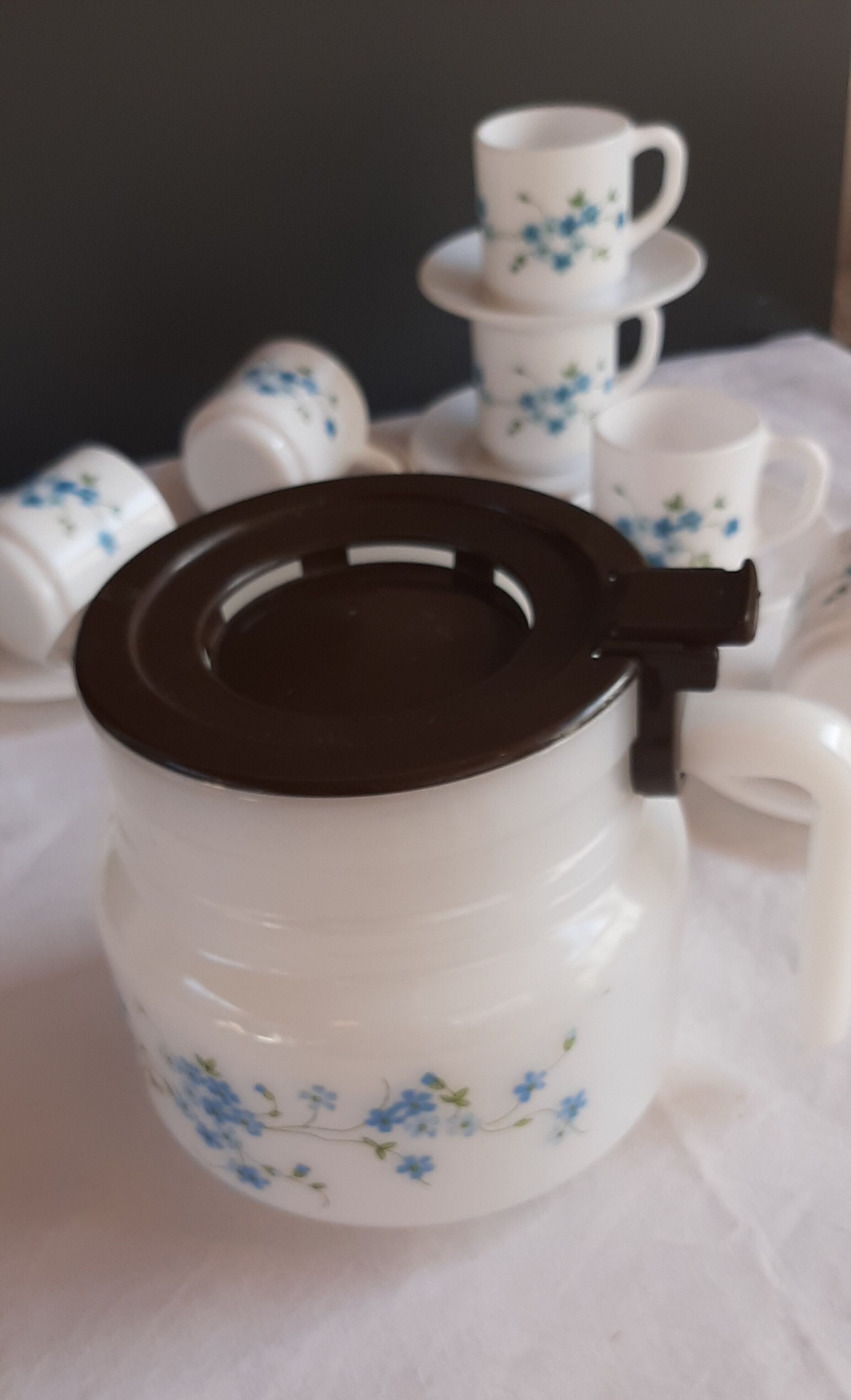 Coffee pot and forget-me-not cups