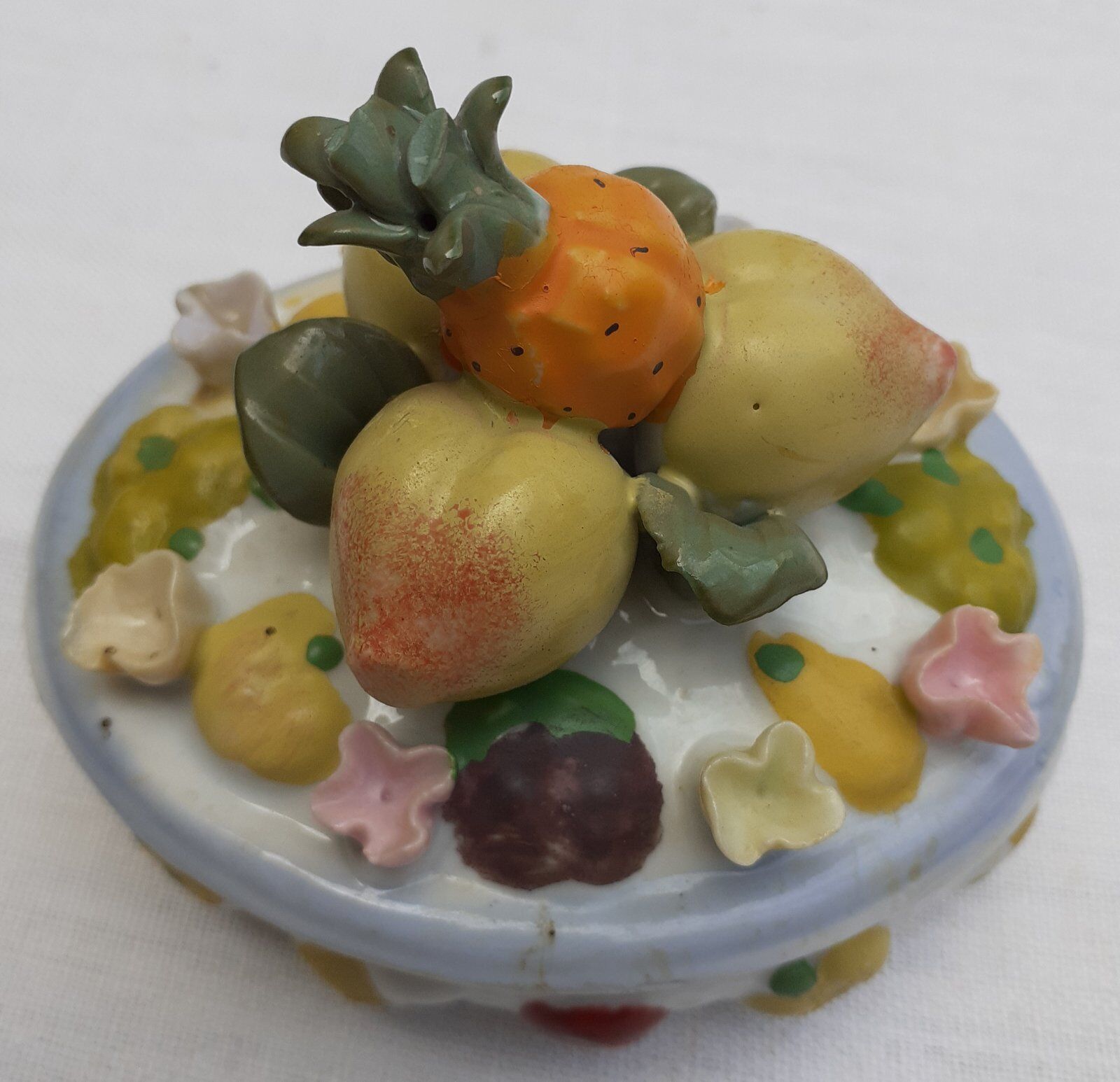 Box of fruit in earthenware