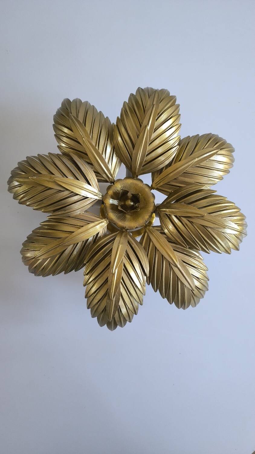 Gold metal flower wall light