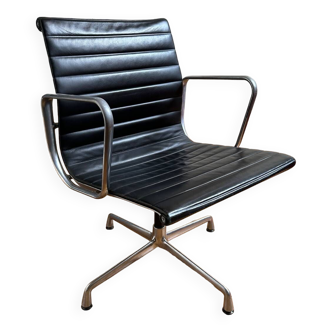 EA-108 Office chair, Charles Eames