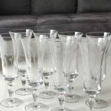 Set of 8 champagne flutes, flared neck. In crystal. Frosted plant motifs.