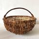 Panier en osier et bois de noisetier