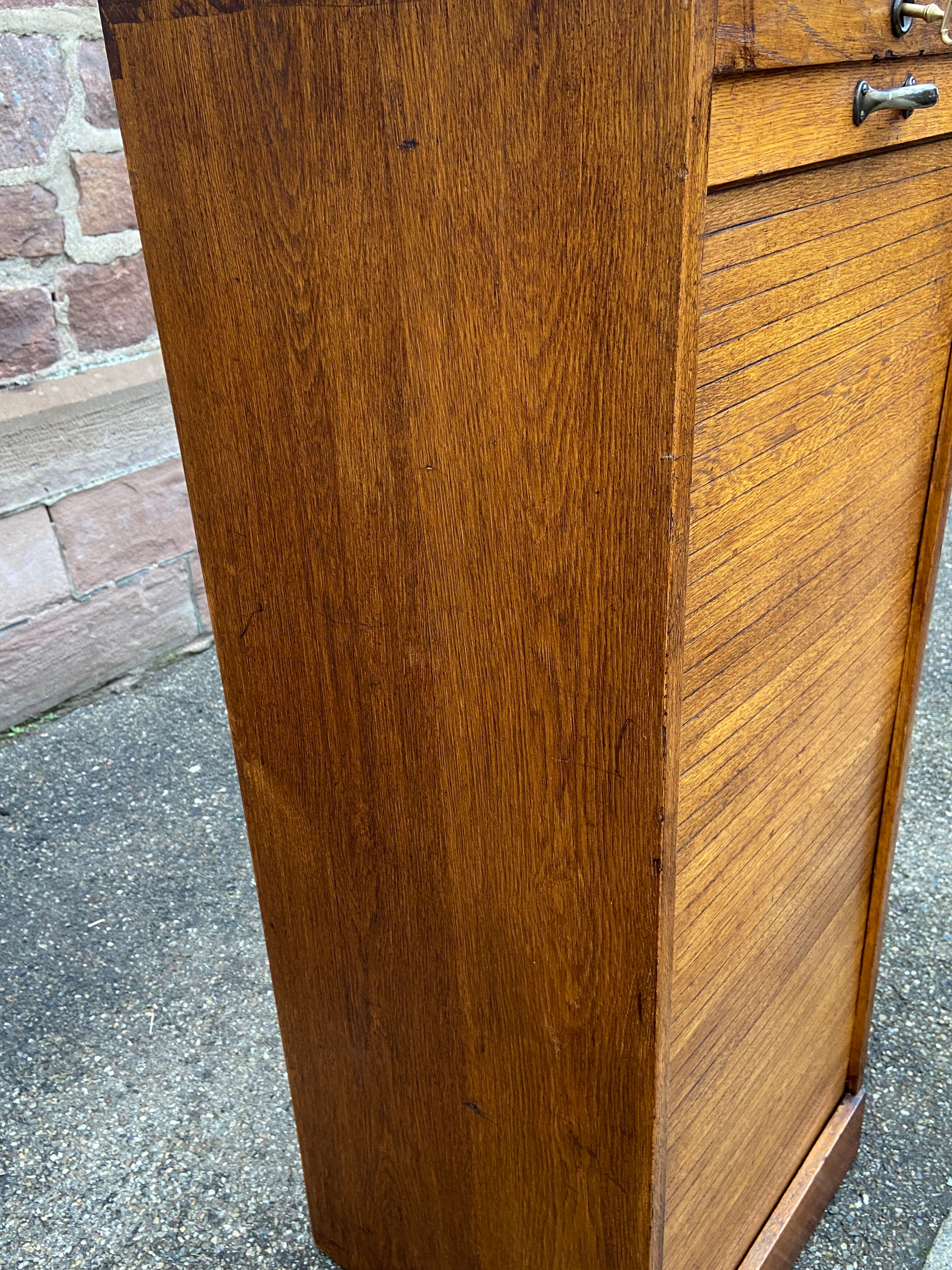 Sliding curtain binder cabinet