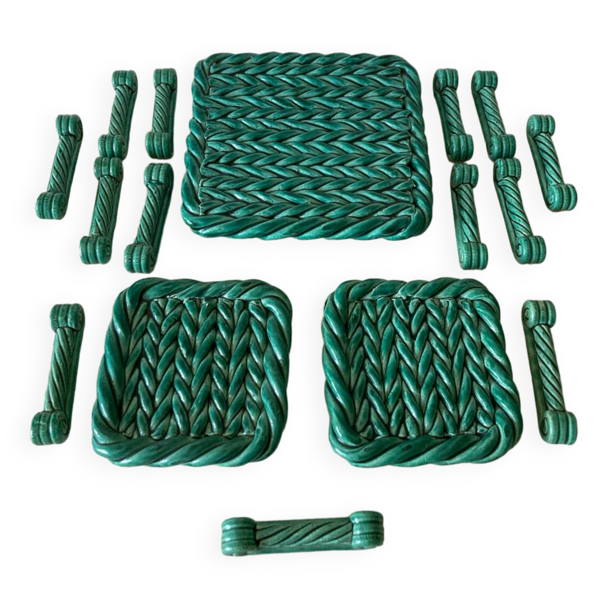 Table set in green Vallauris woven Barbotine