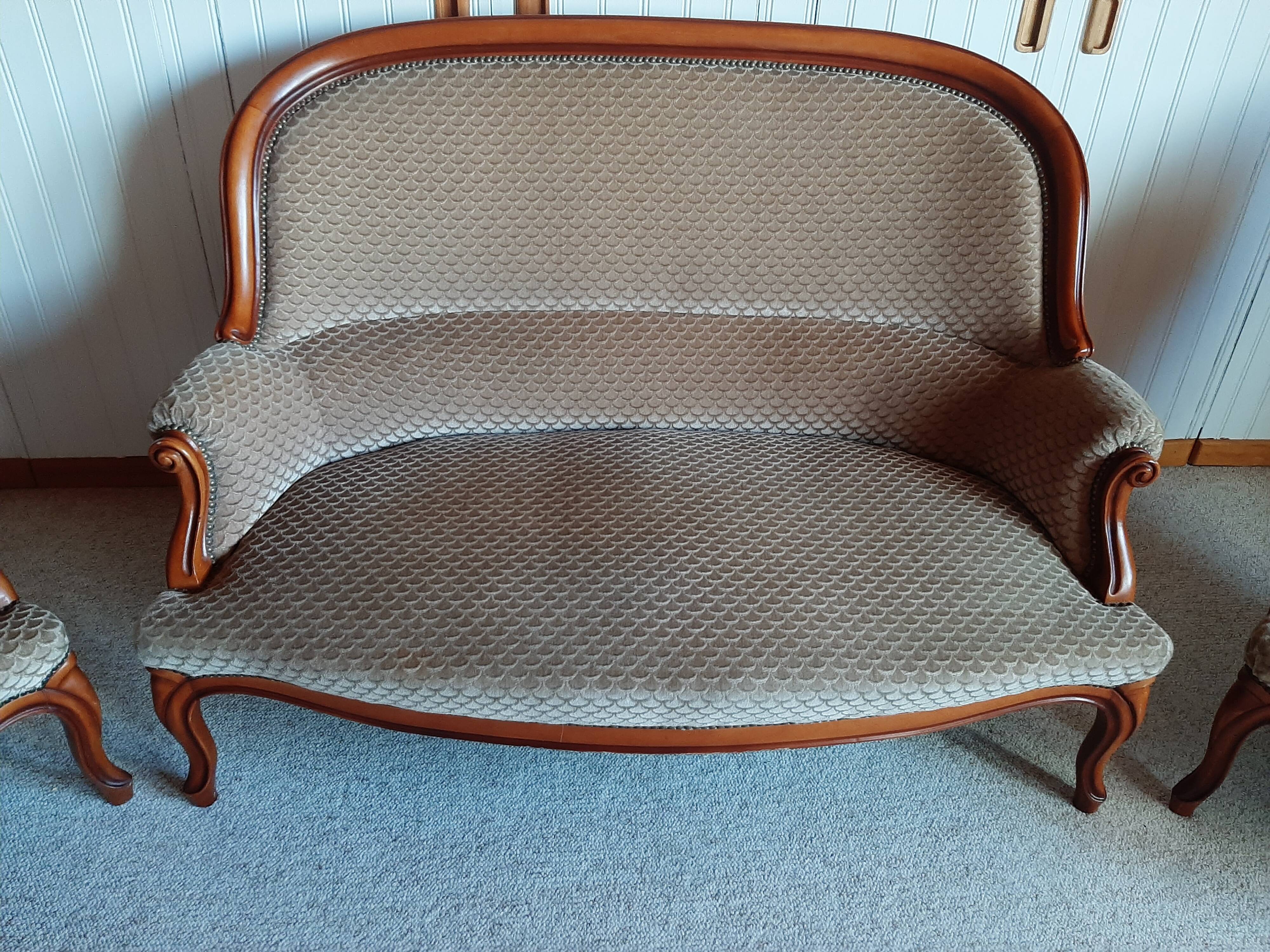 2-seater Louis XV style sofa - arched legs - Art Deco patterned velvet fabric - Beige