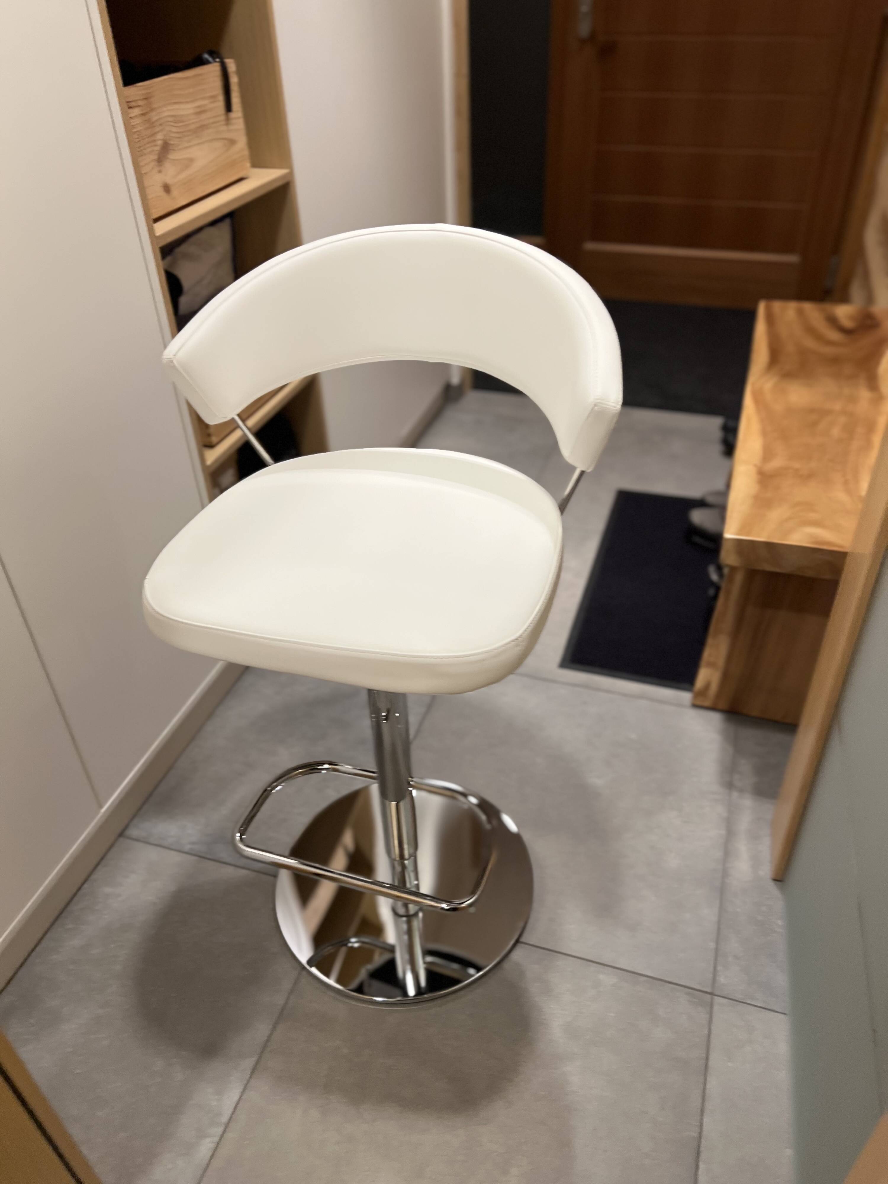 New York vinyl bar stool by Connubia by Calligaris