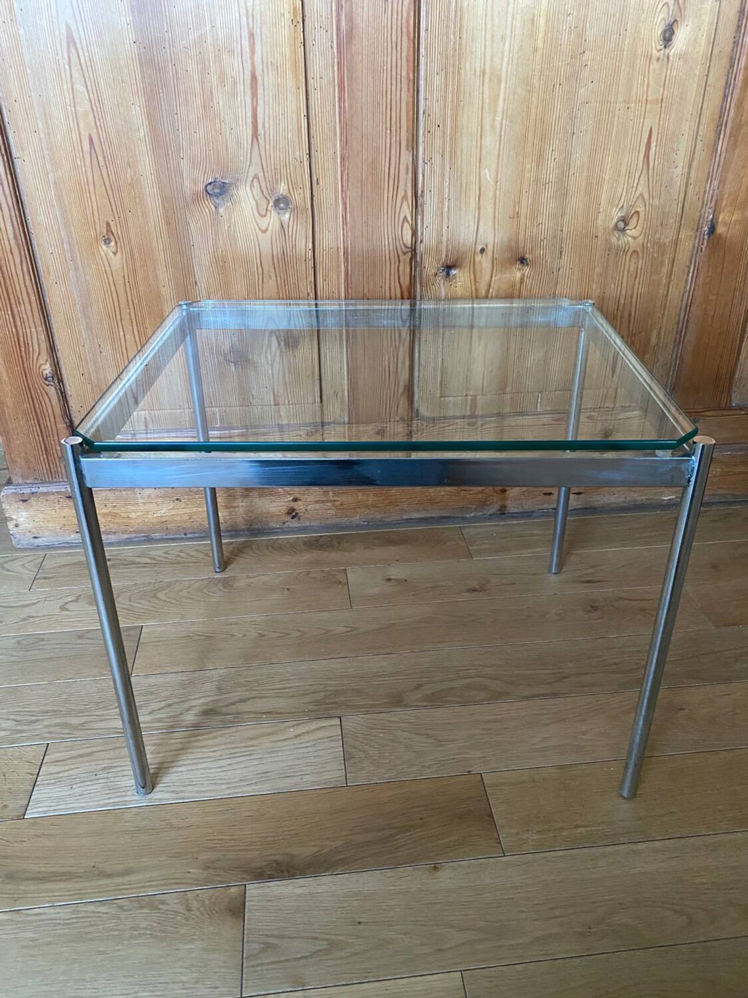 Table d’appoint année 60
