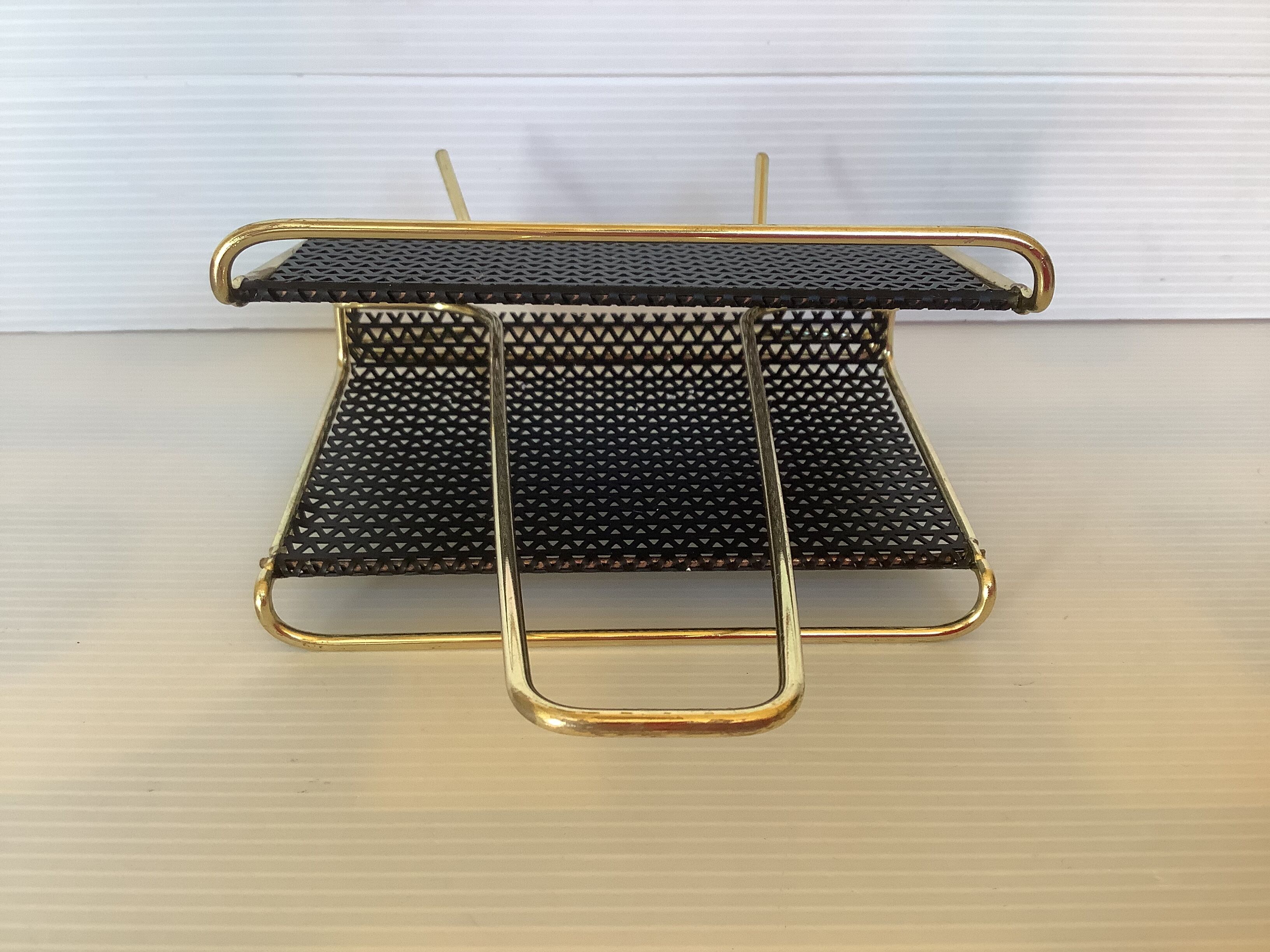 Letters rack black and gold