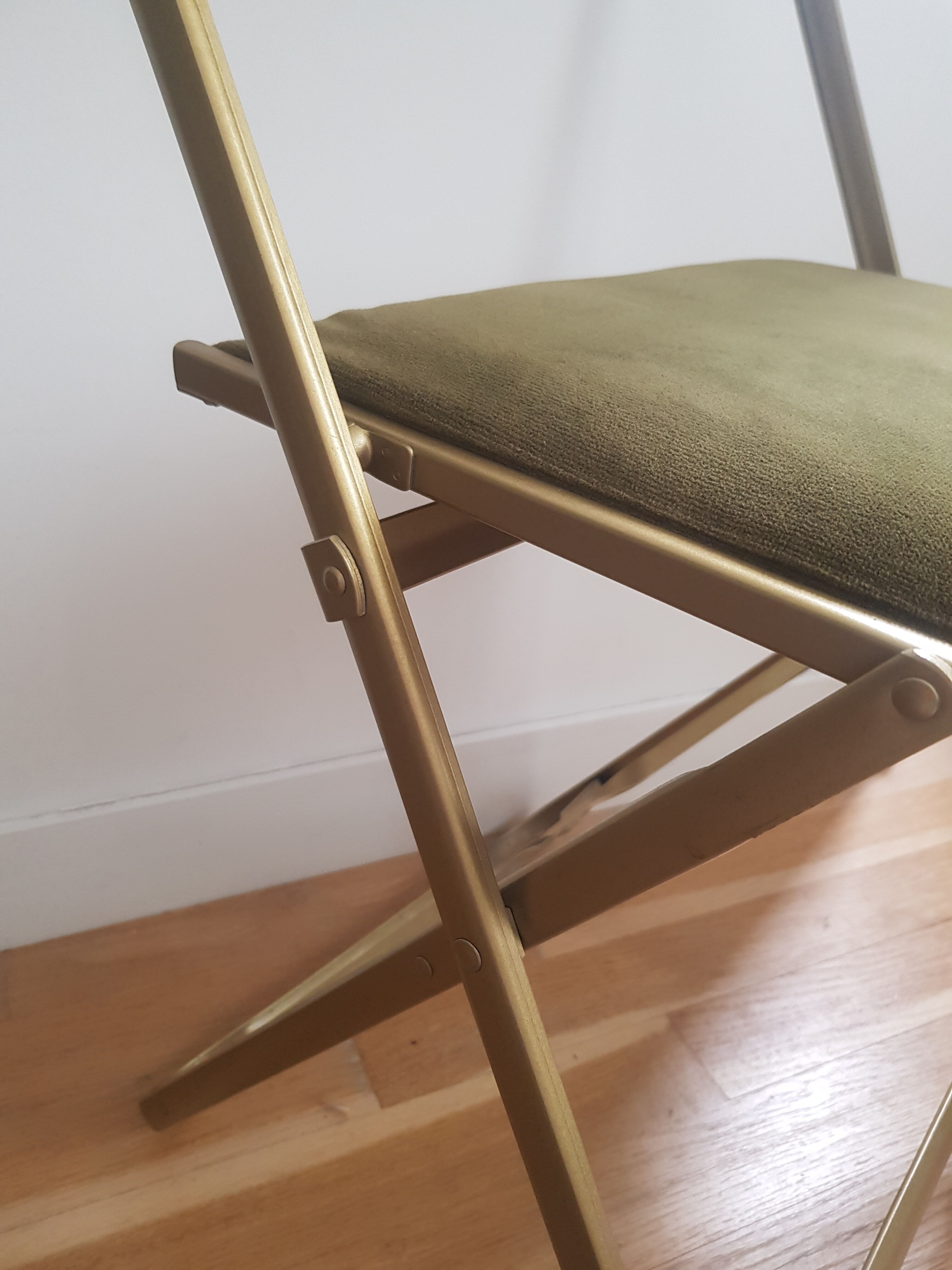 Velvet folding chair