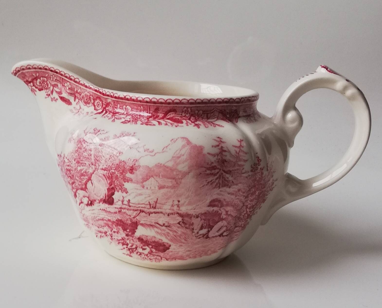 Villeroy and Boch Burgeland porcelain gravy boat