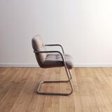 Storm armchair, Airborne