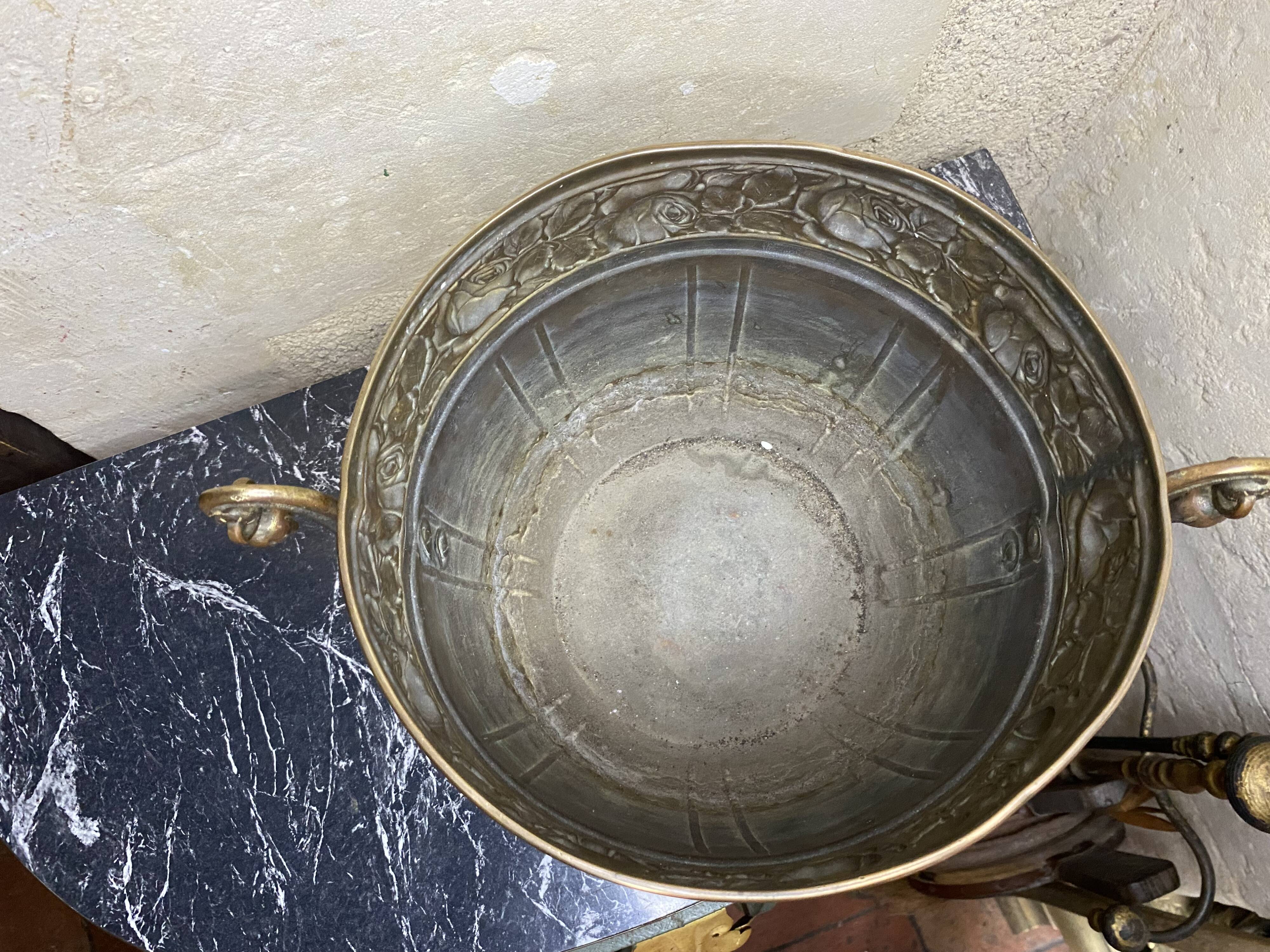 Art deco flowerpot