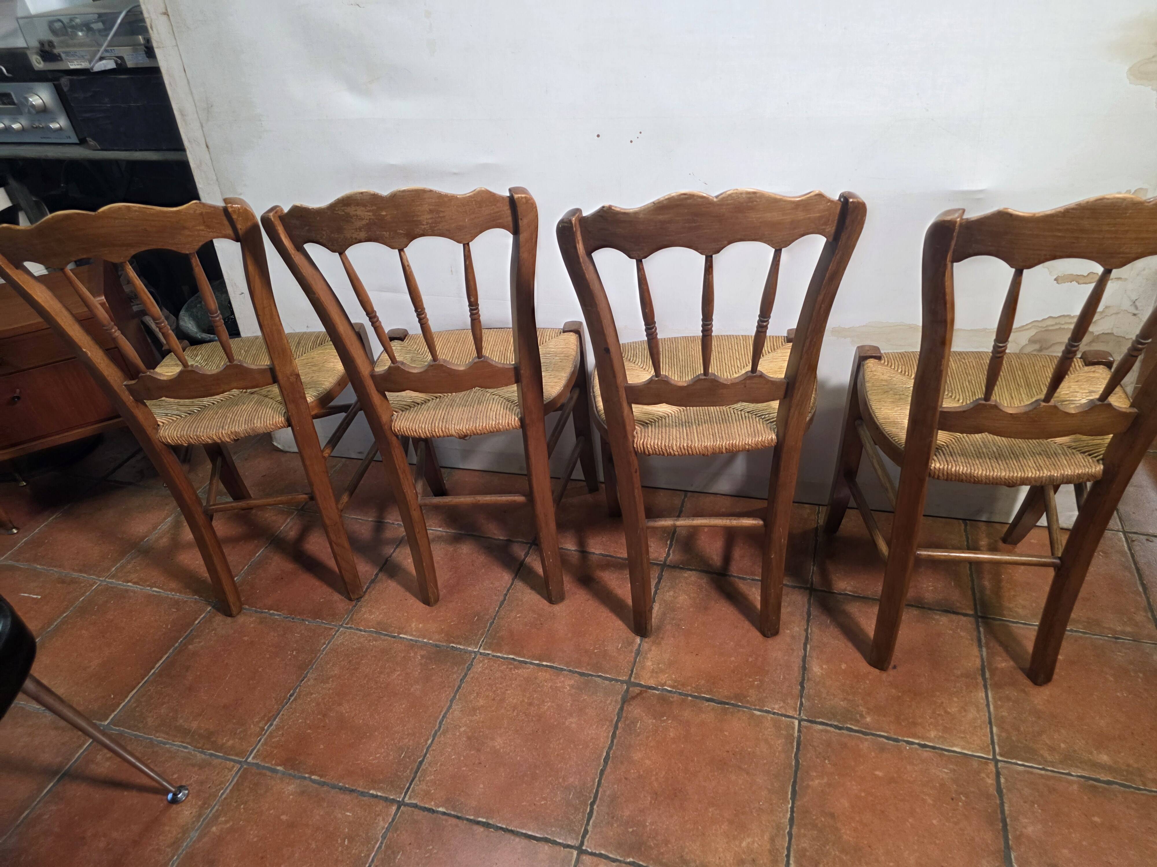 4 rustic farmhouse chairs made of wood and straw