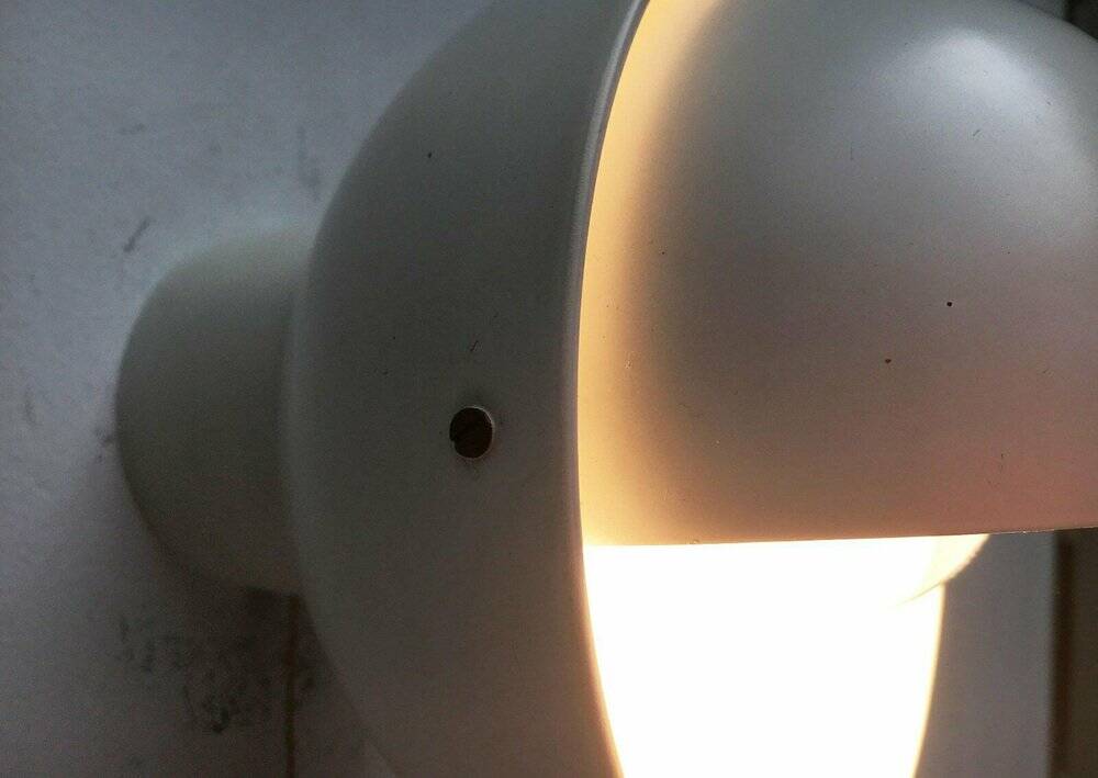 Mid-century Dutch space age wall lamp by Radboud Van Beekum for Raak, 1960s.