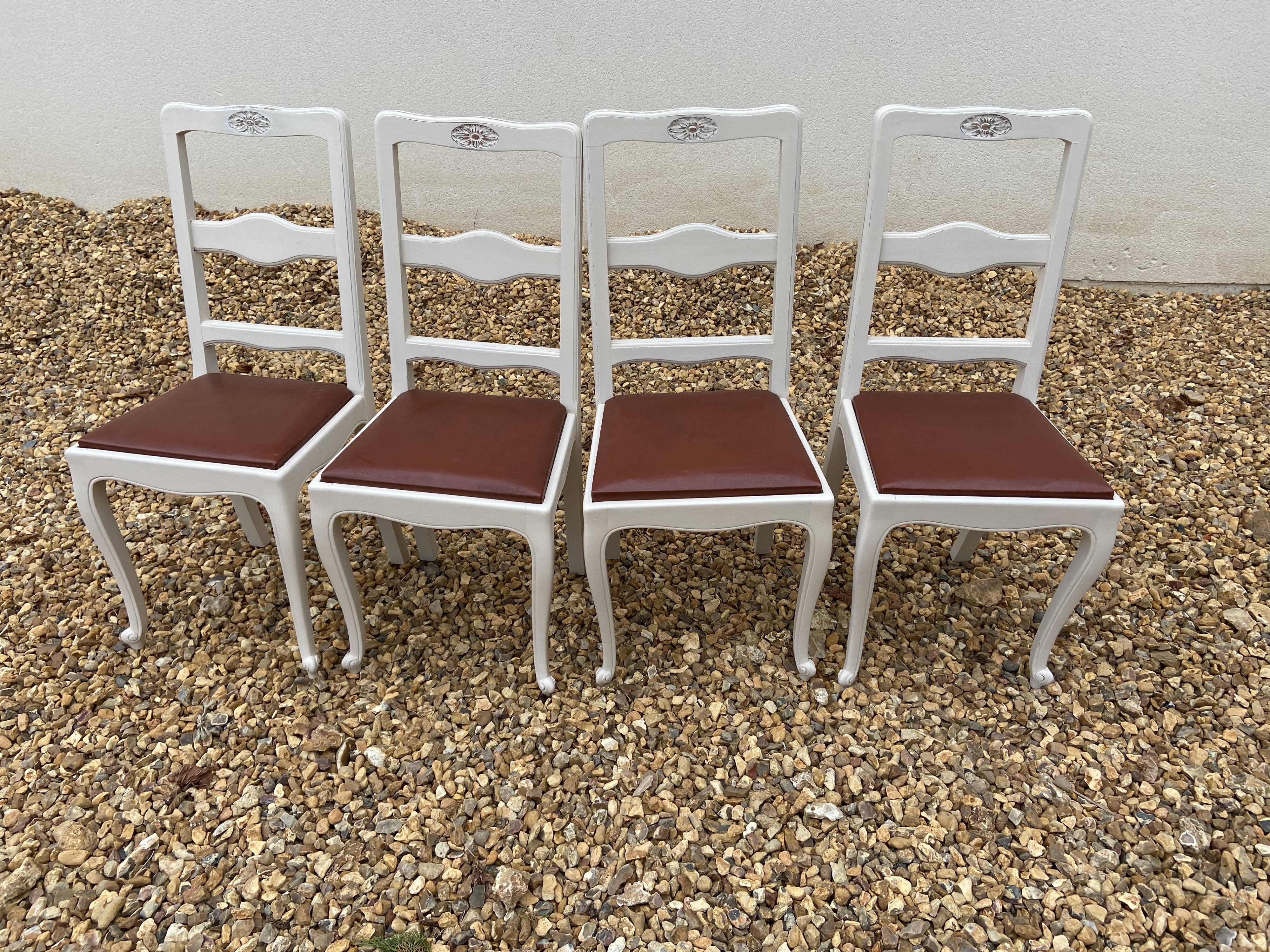 Suite of 4 chairs