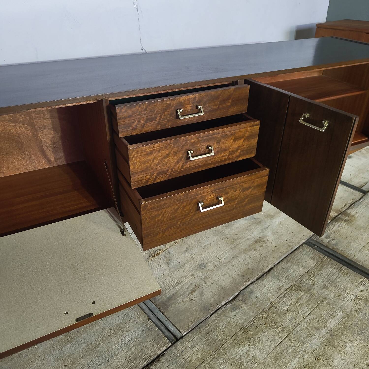 Vintage mid-century NATHAN enfilade