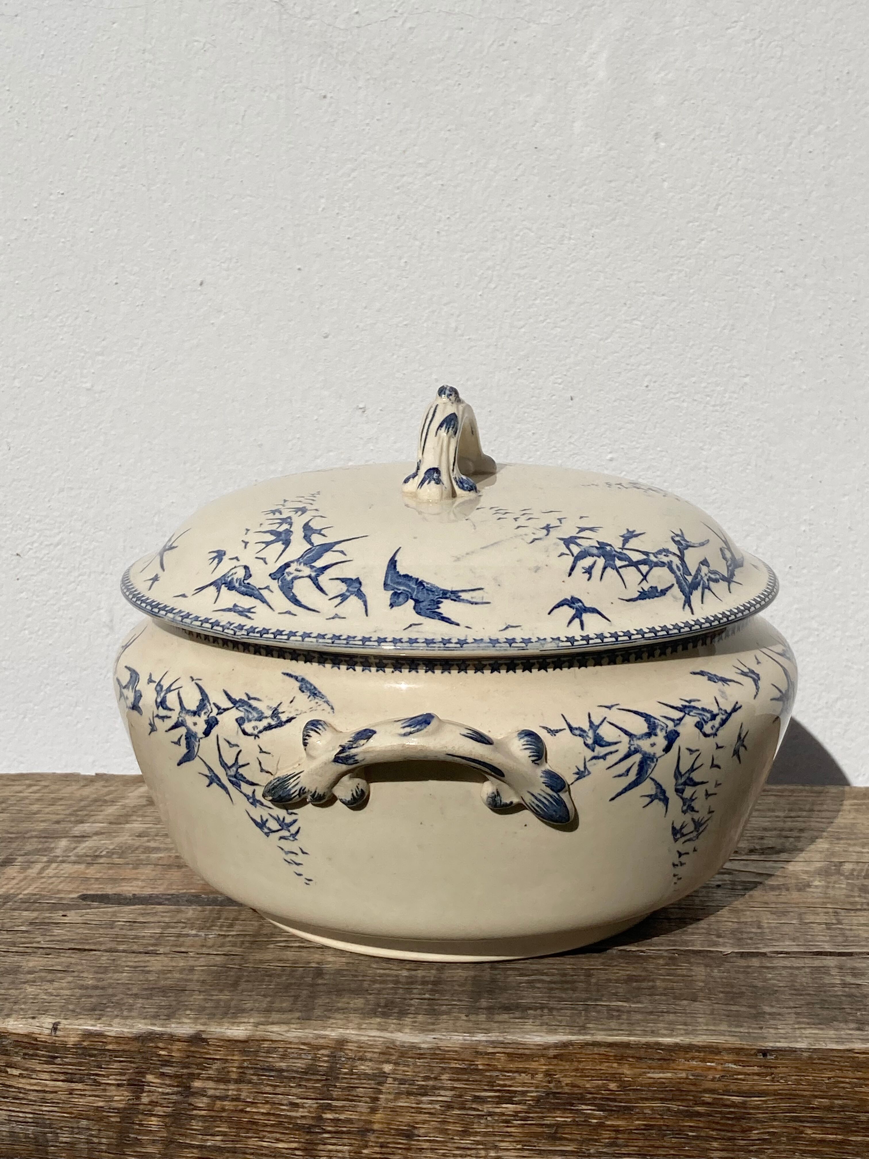 Iron earth tureen, Hirondelle model from the Lafitte factory in Bordeaux - old earthenware