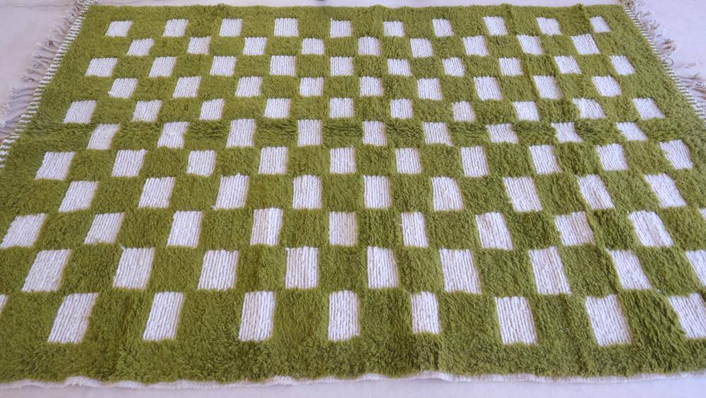 Green checkered rug - 288 x 184 cm