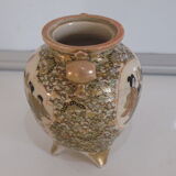 Tripod vase
