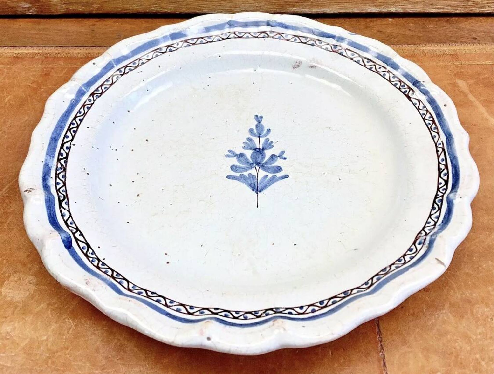 Old semi-hollow round dish XVIII Forges les eaux Rouen cul noir