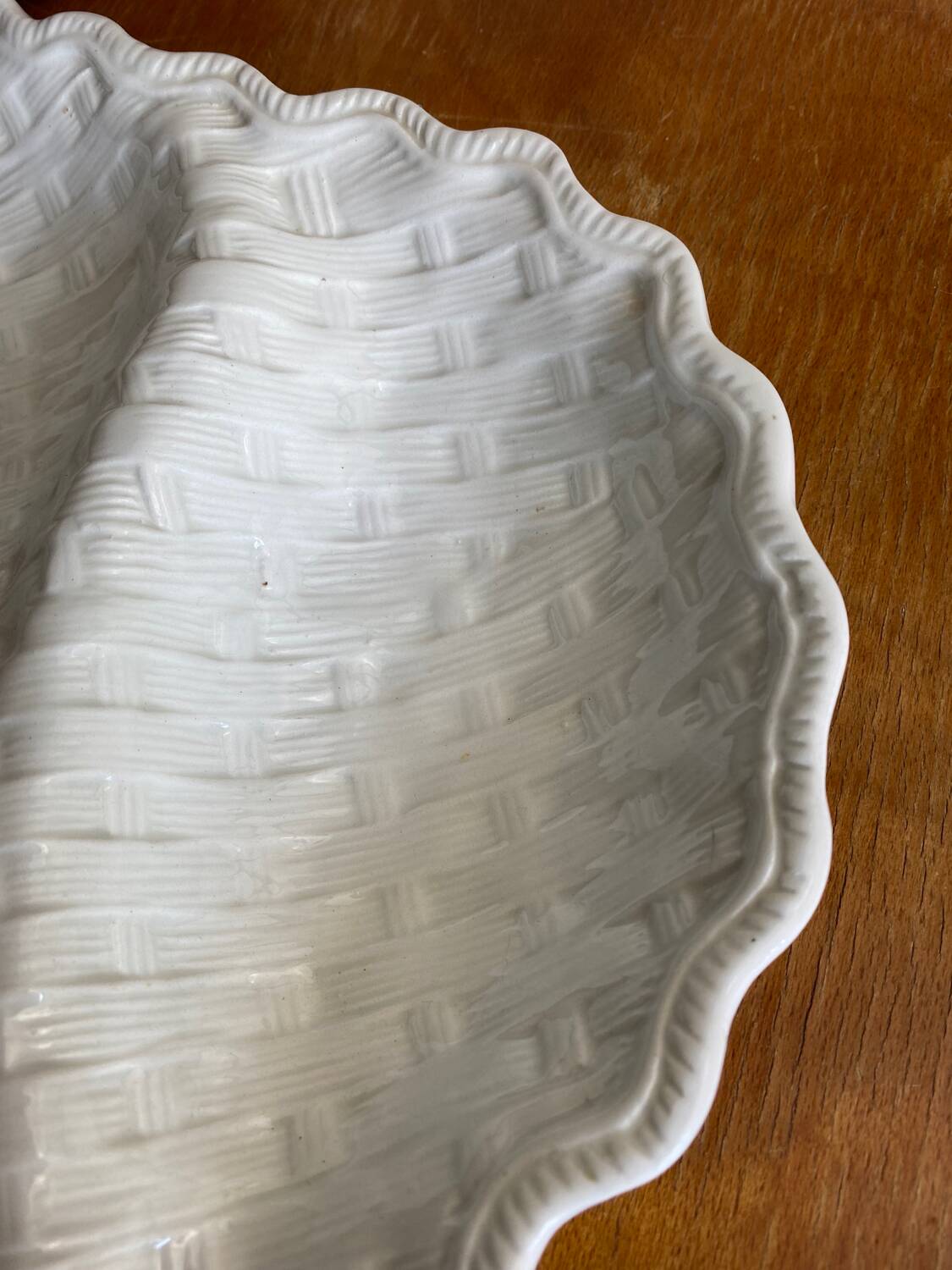 Ceramic compartmentalized leaf appetizer dish