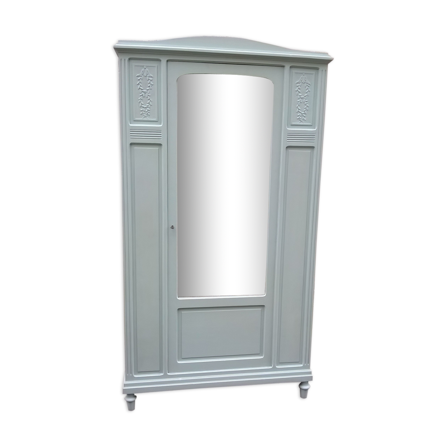 Mint parisian cabinet