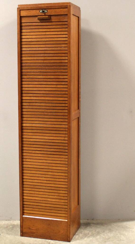Cabinet de classement ancien avec dessus roulant, simple, marque Radia, France, années 1940.