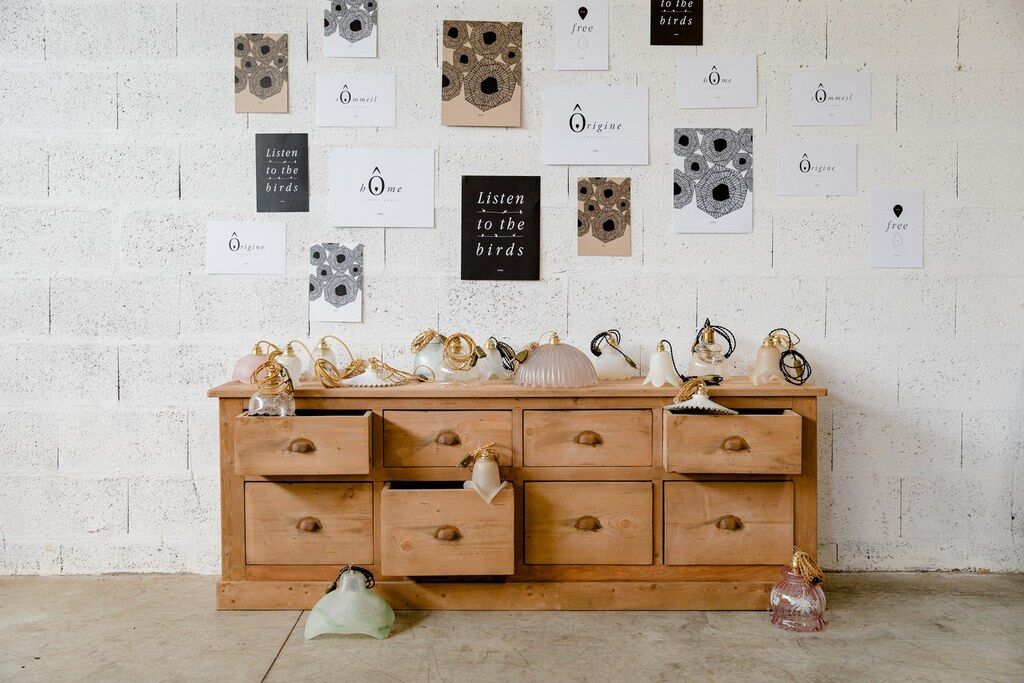 Opaque Tulip walking lamp