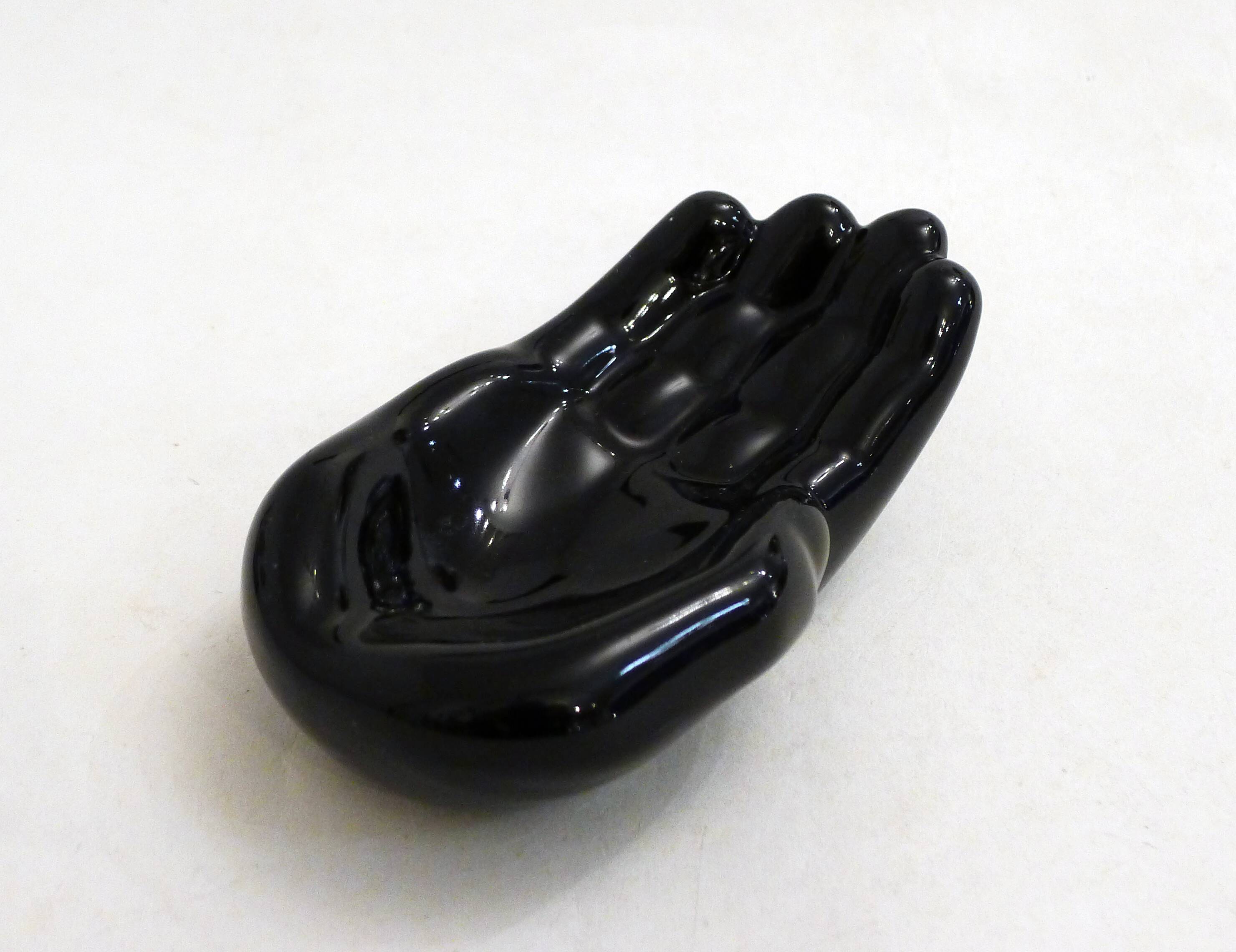 Empty pocket dish Hand 1980s in black earthenware