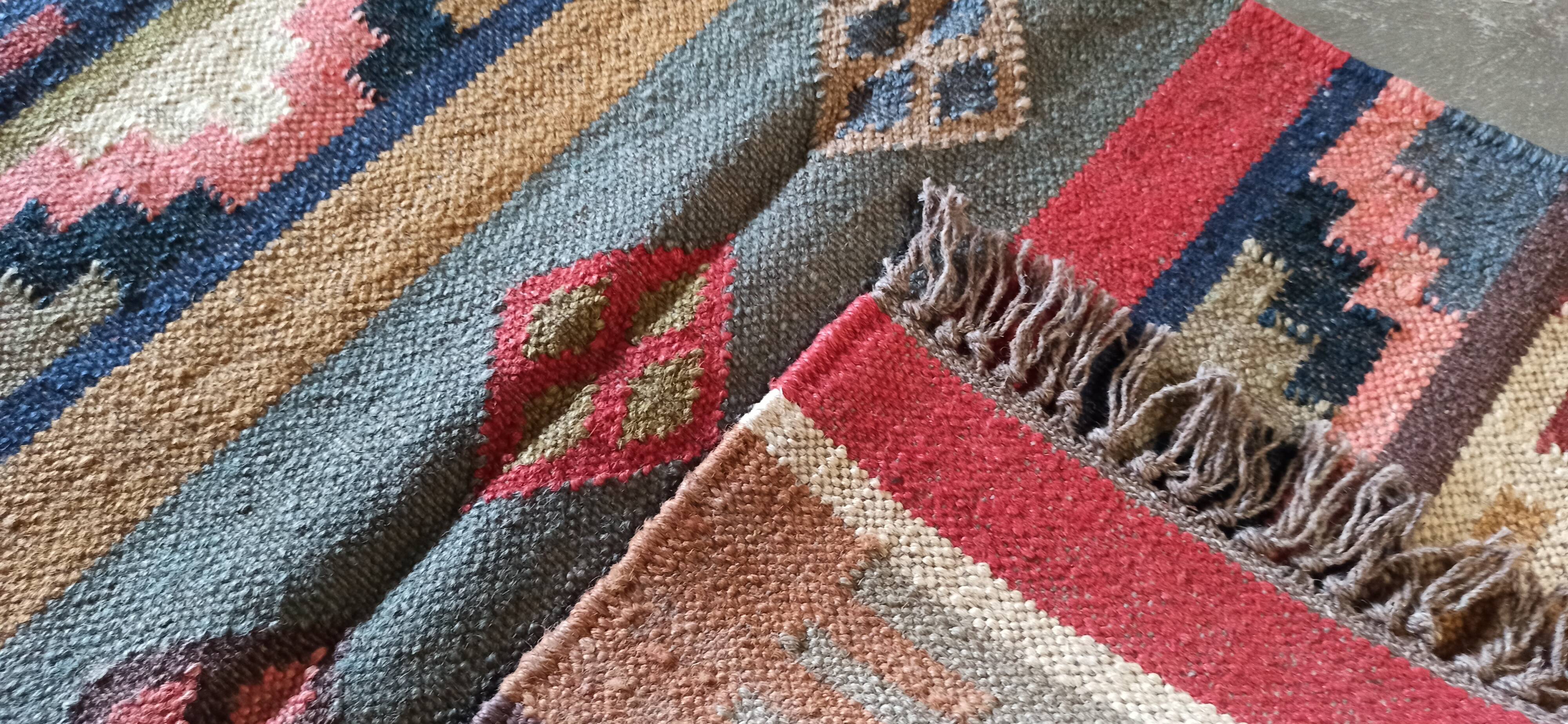 Kilim carpet in burlap and cotton. 60cm x 100cm