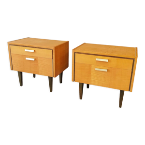 Deux tables de chevet