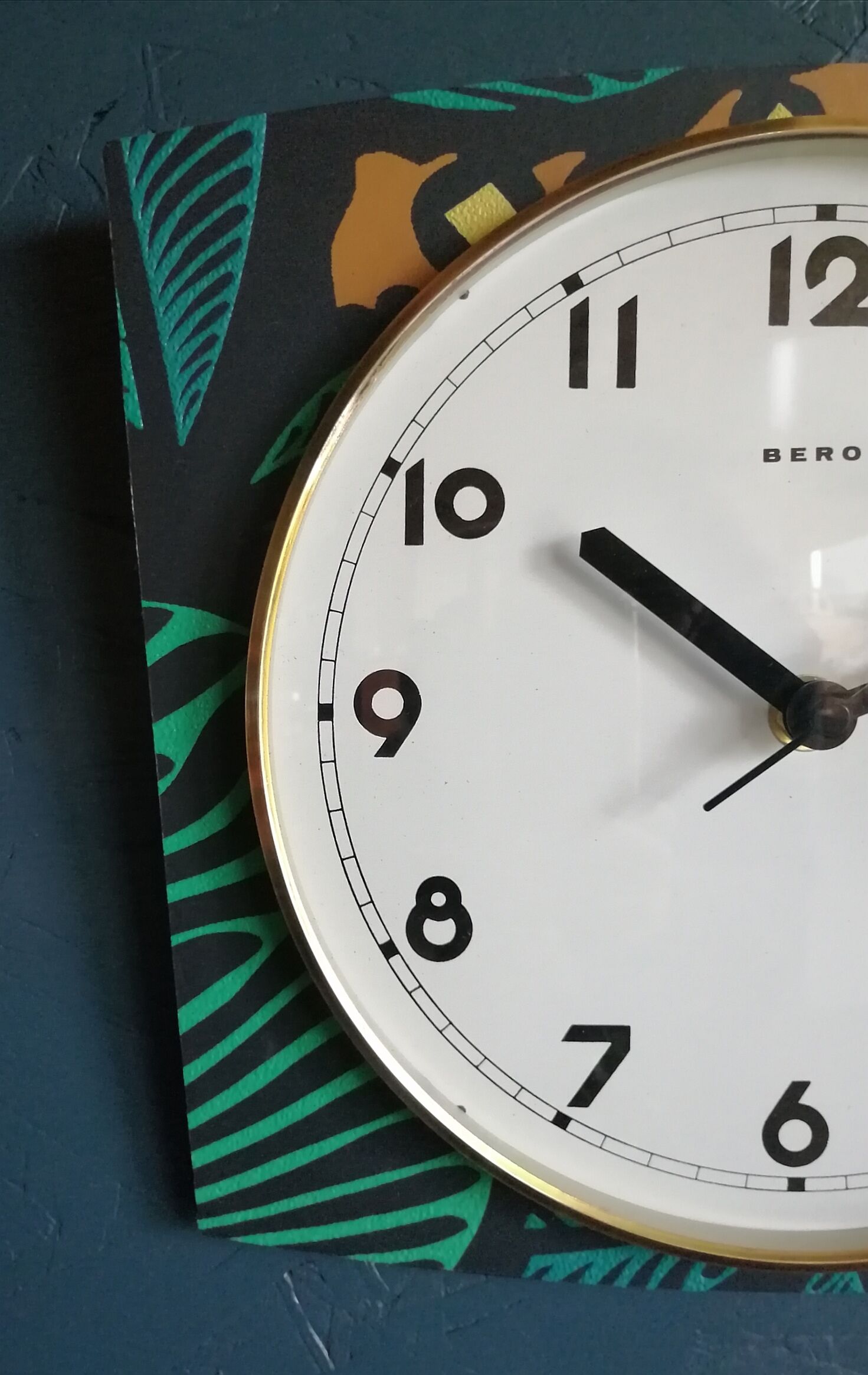 Vintage formica silent wall clock "Beroz ochre green"