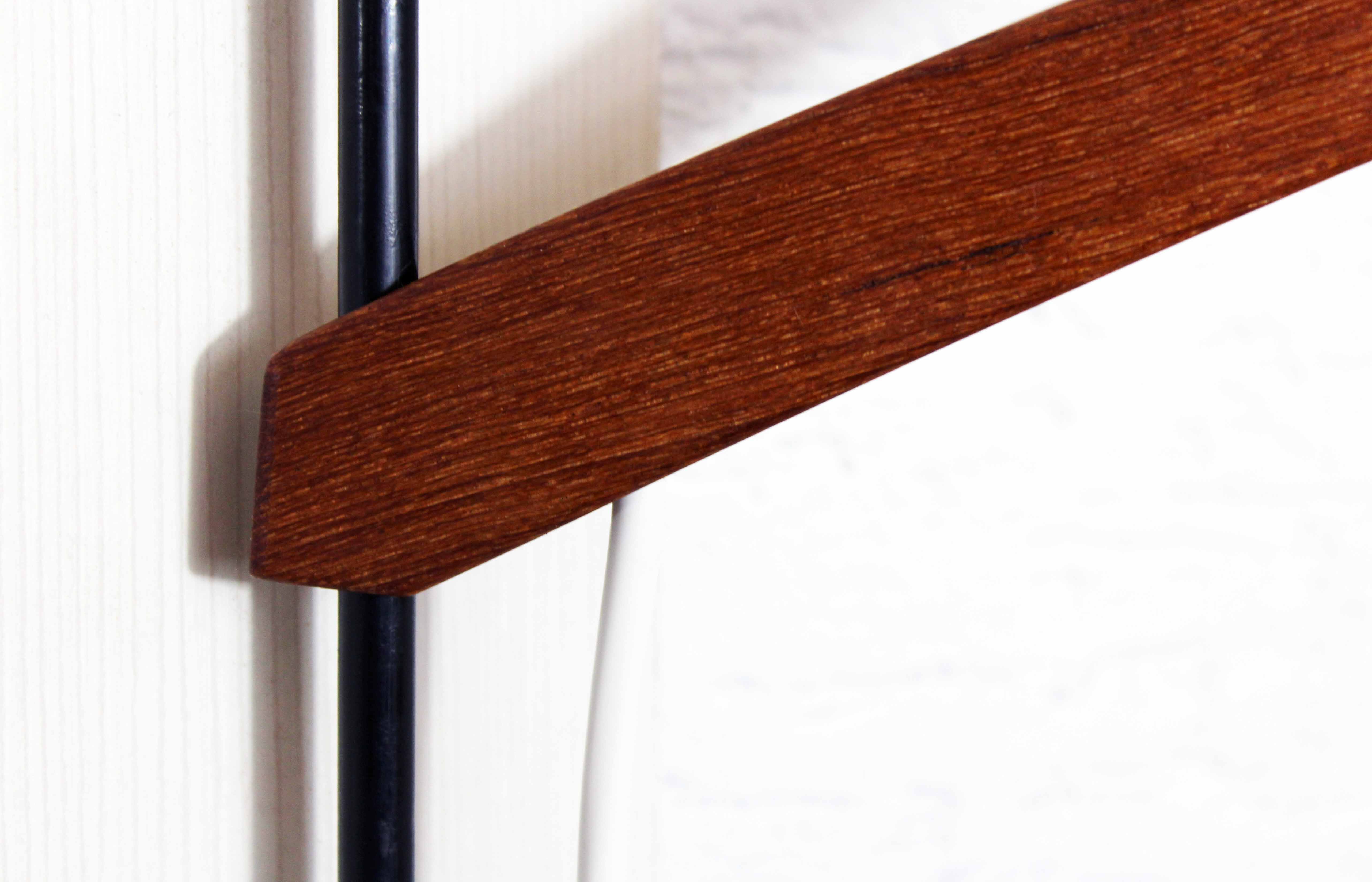 Scandinavian teak and rope stem