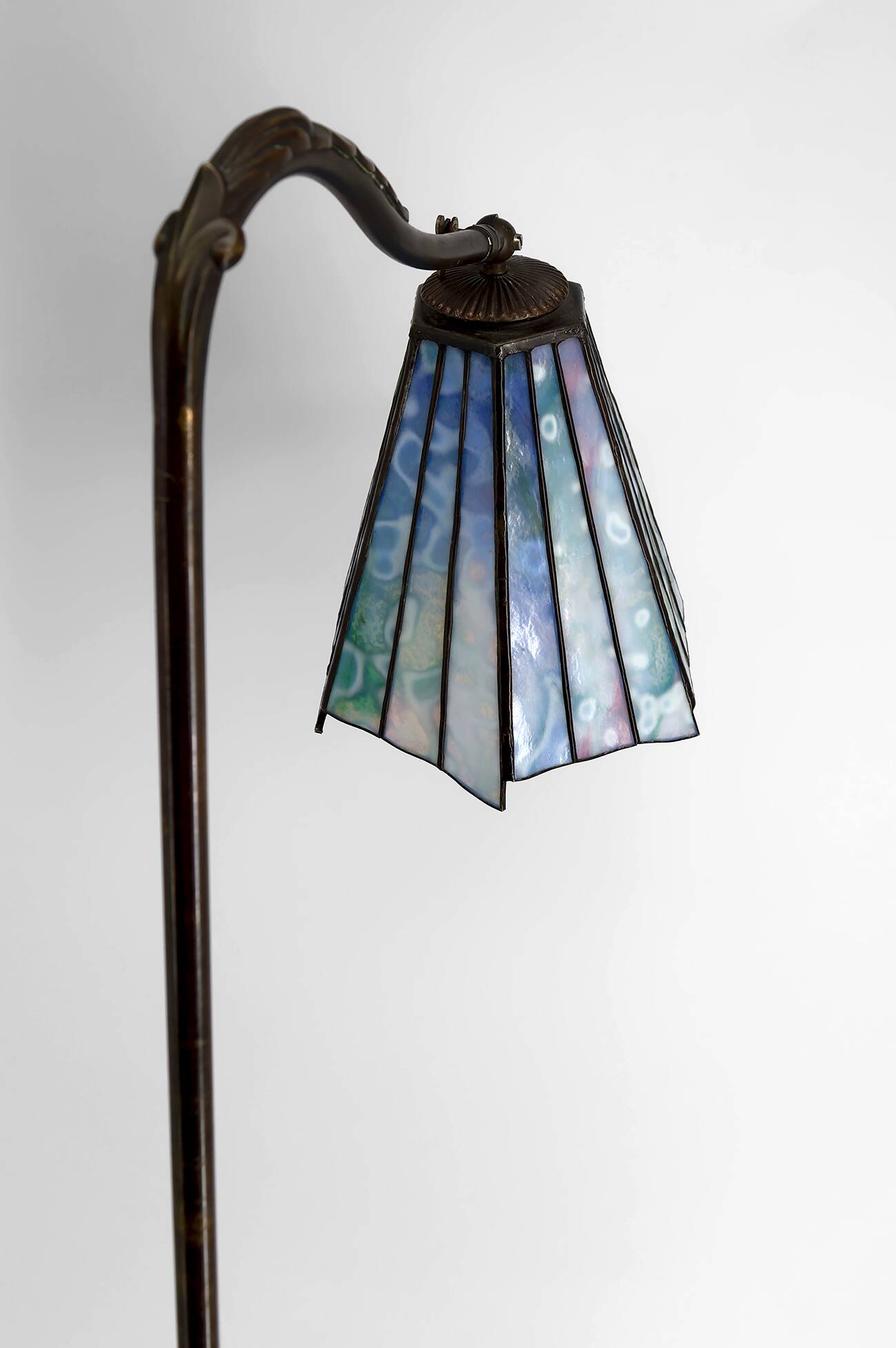 Art Deco reading lamp in bronze and stained glass – Circa 1920
