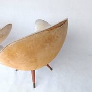 2 fauteuils œuf et canapé par Paged des années 50