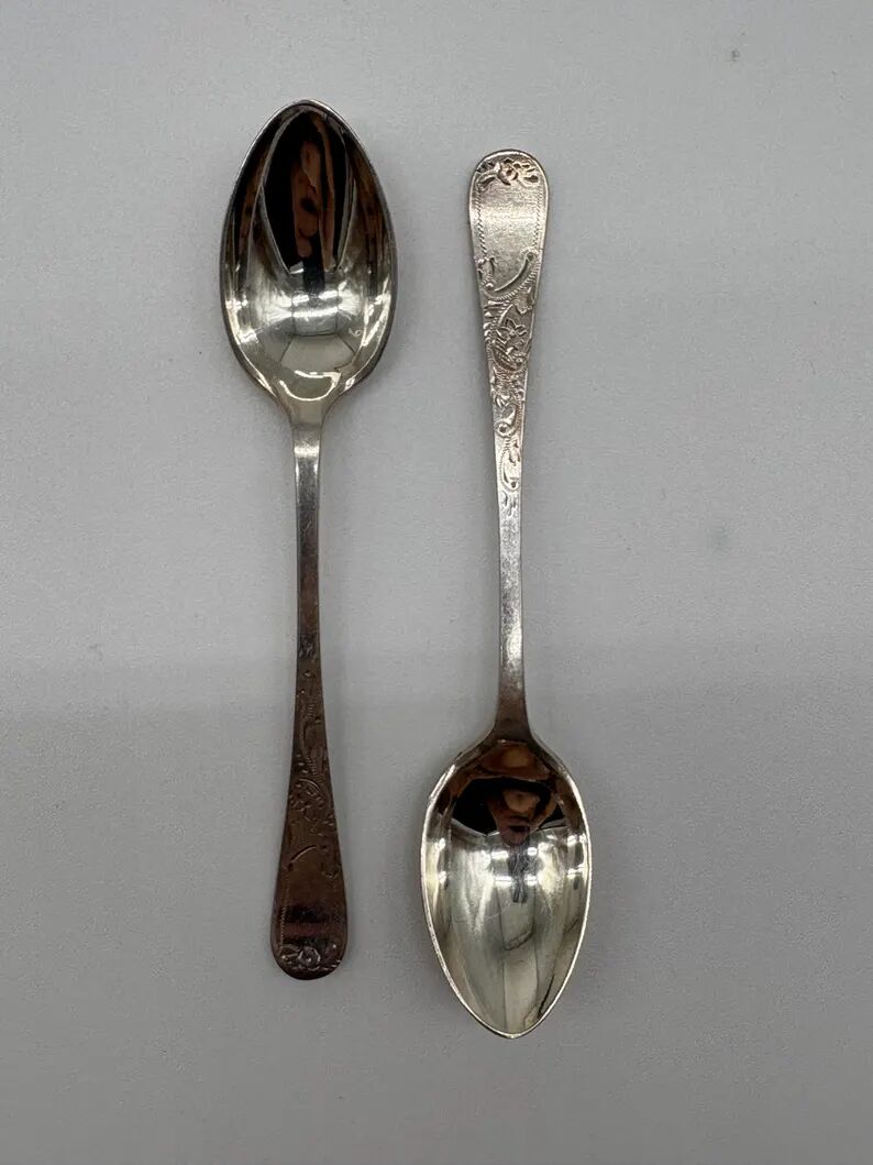 Service of 12 silver-plated metal coffee spoons with tongs and box from around 1900.